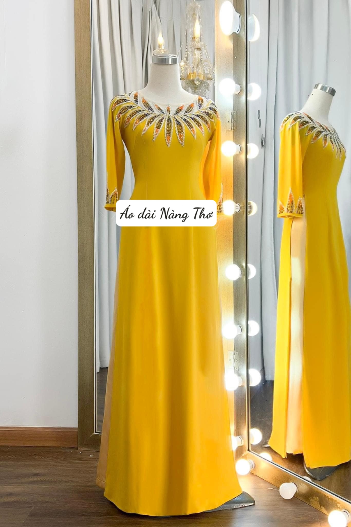 Áo Dài Bà Sui Lụa Vàng Đính Đá Sang Trọng