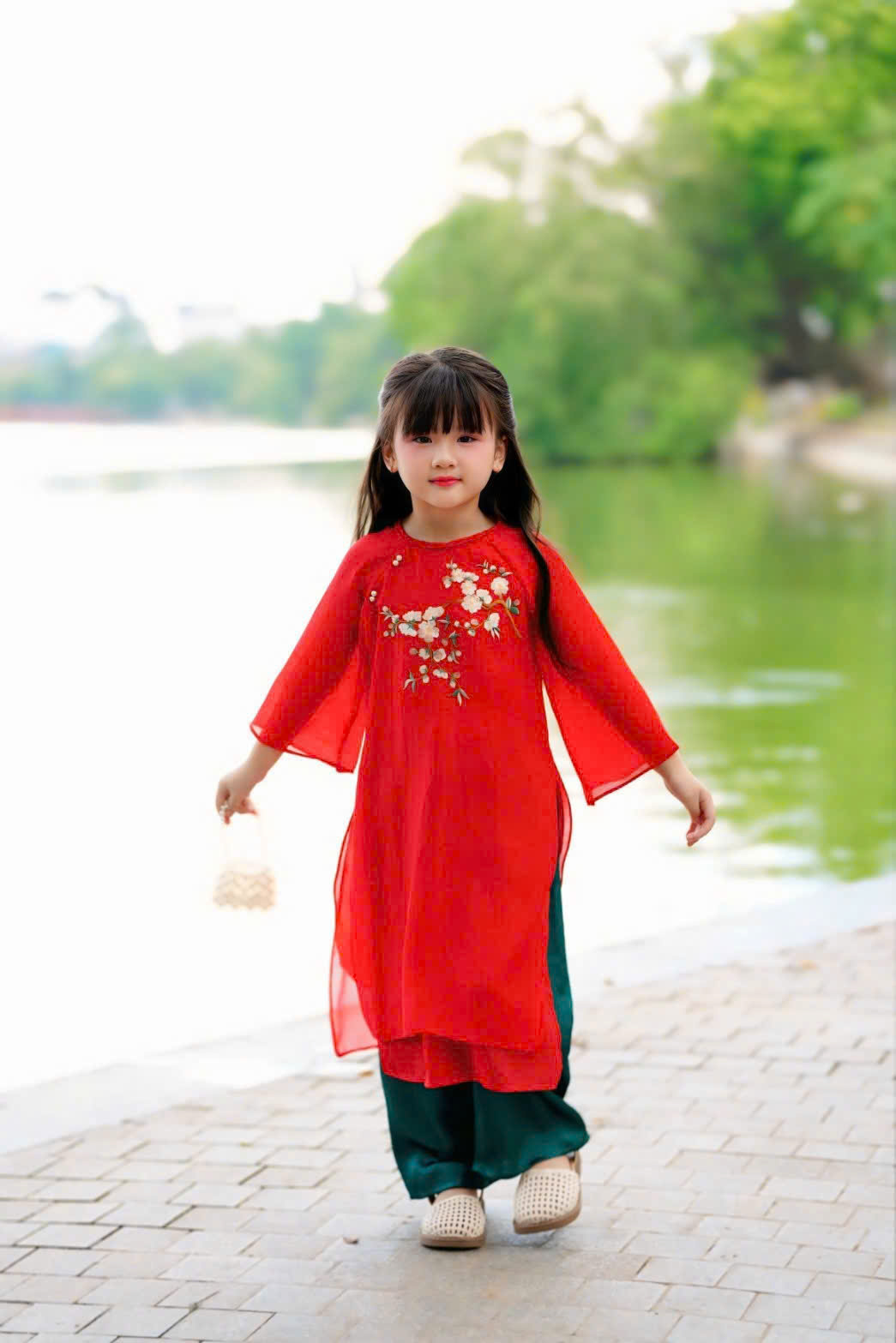 Áo Dài Bé Gái Voan Lụa Đỏ Họa Tiết Thêu