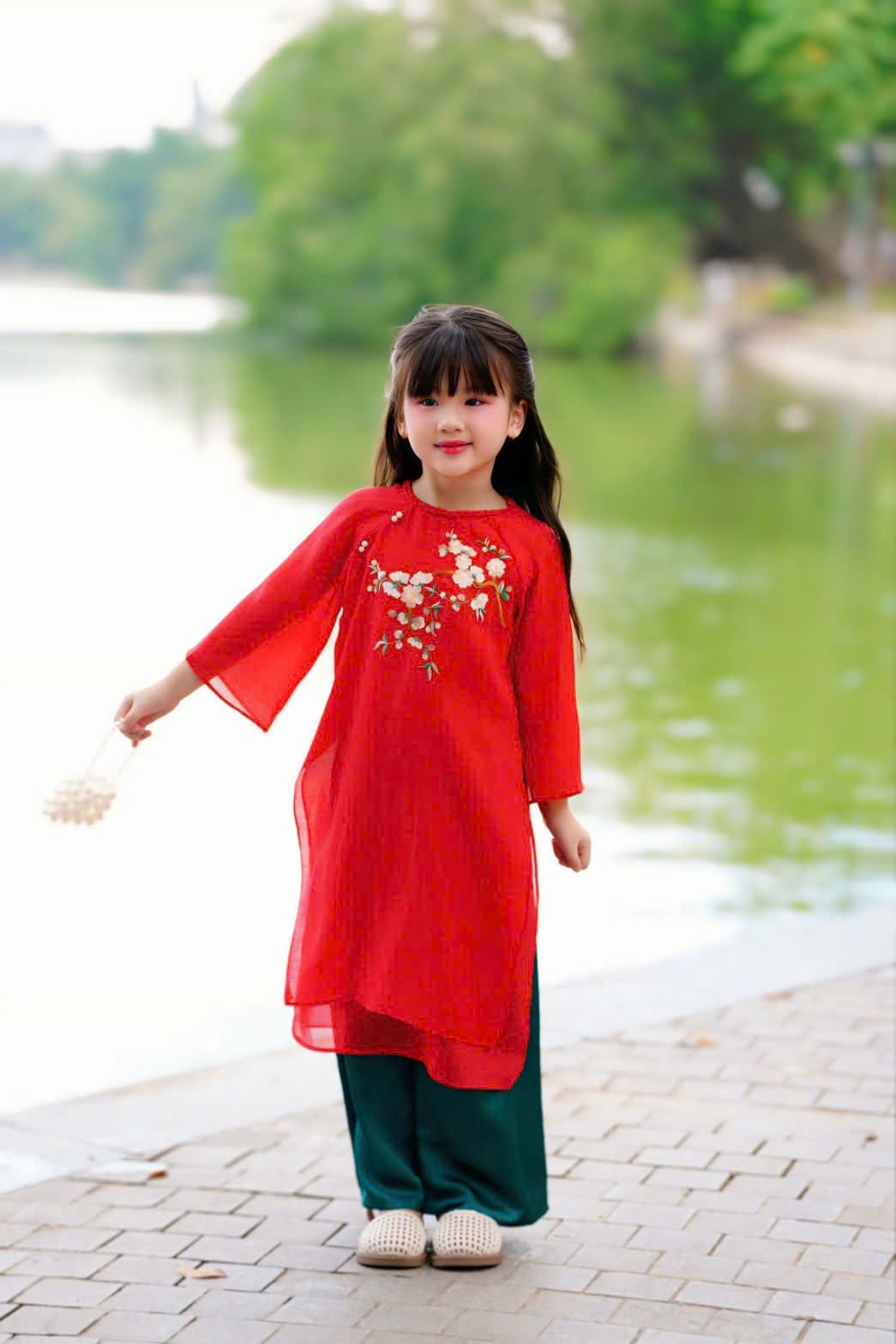 Áo Dài Bé Gái Voan Lụa Đỏ Họa Tiết Thêu