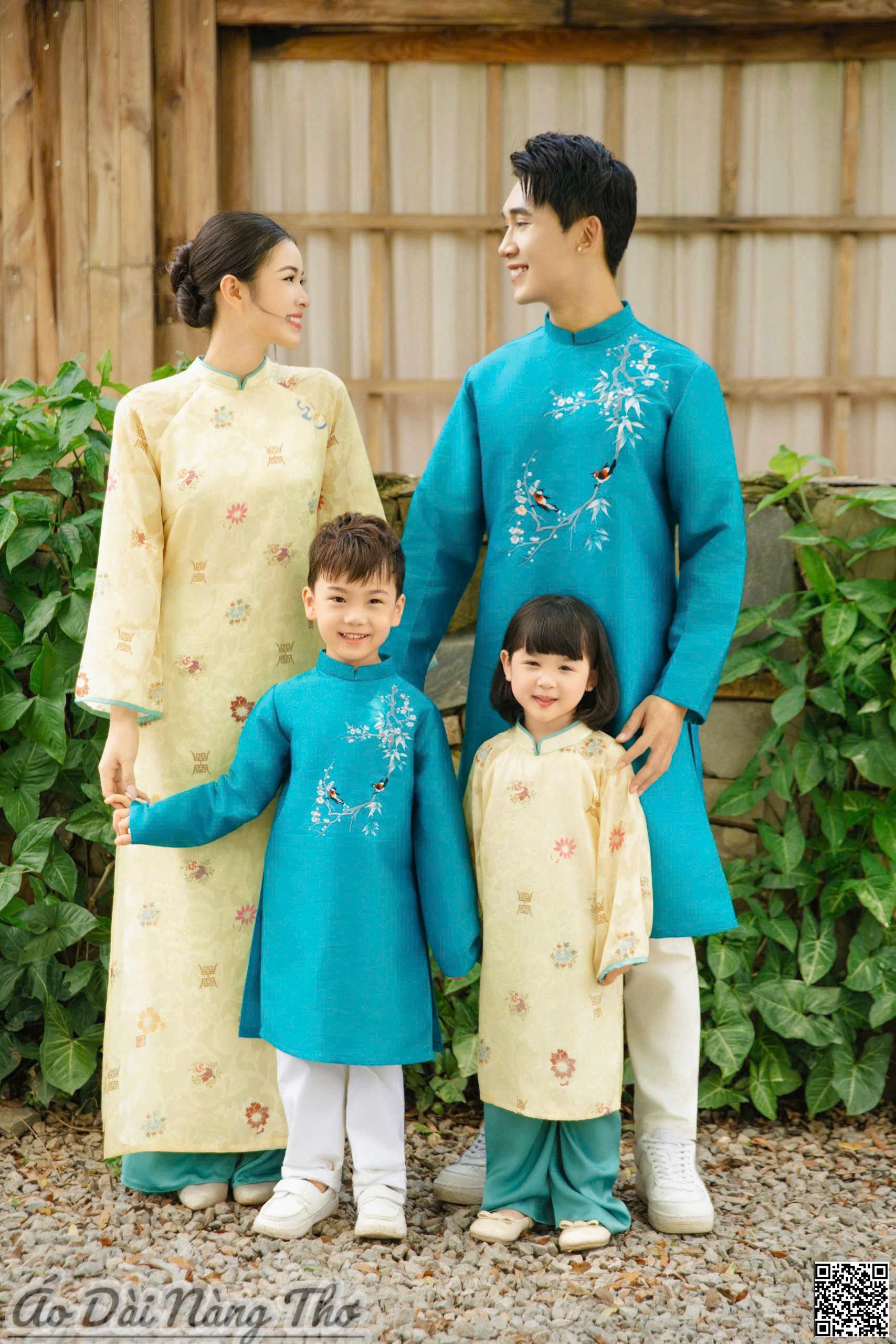 Áo Dài Cách Tân Gia Đình Lụa Vàng & Tafta Xanh Thêu