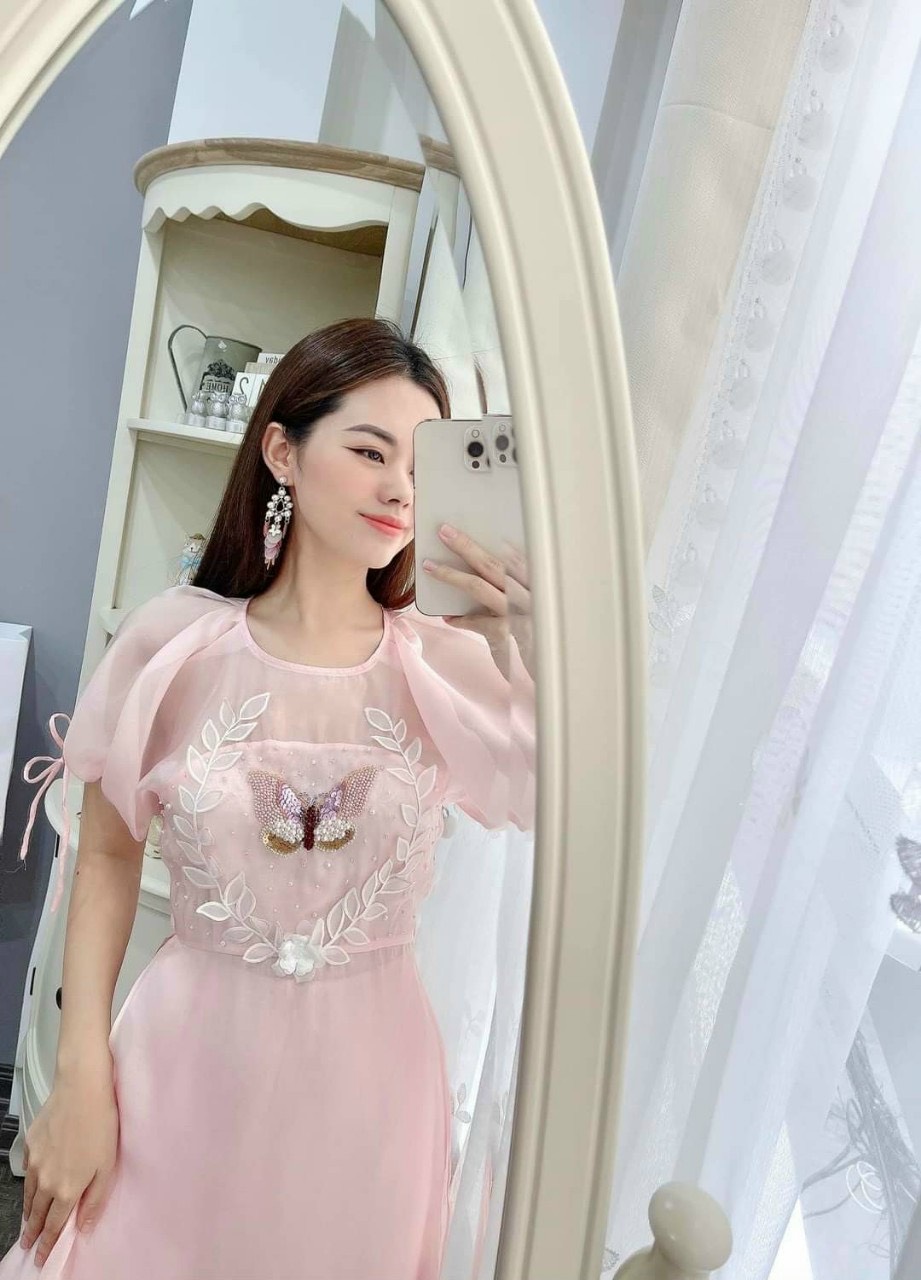 Áo Dài Cách Tân Hồng Tay Phồng Kết Hạt