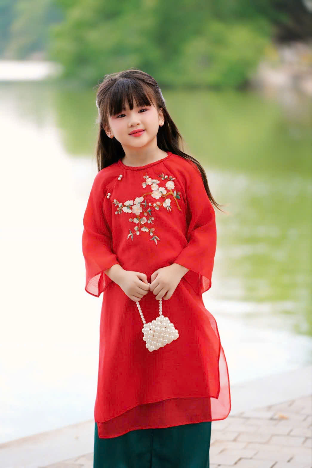 Áo Dài Bé Gái Voan Lụa Đỏ Họa Tiết Thêu