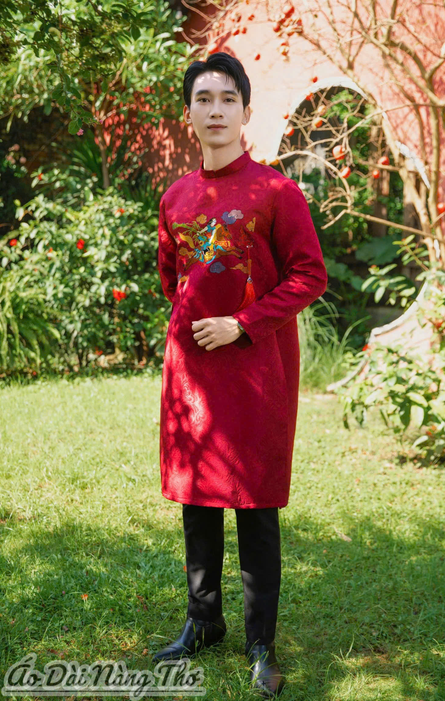 Áo Dài Nam Gấm Đỏ Họa Tiết Thêu Sang Trọng