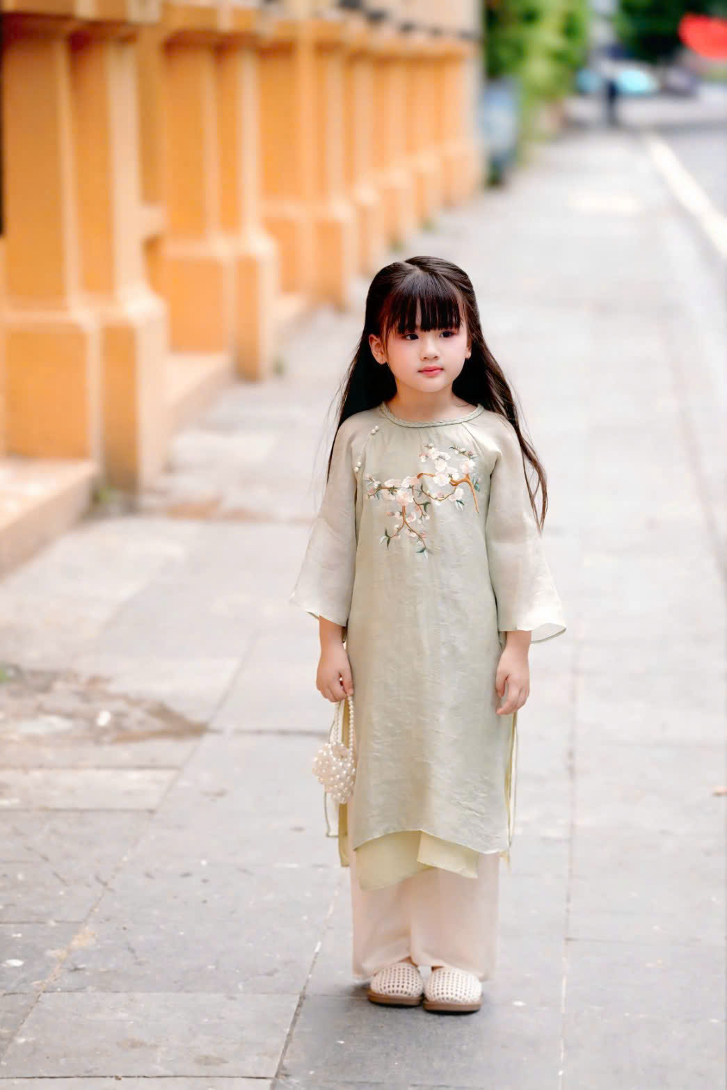 Áo Dài Bé Gái Voan Lụa Xanh Đậu Họa Tiết Thêu