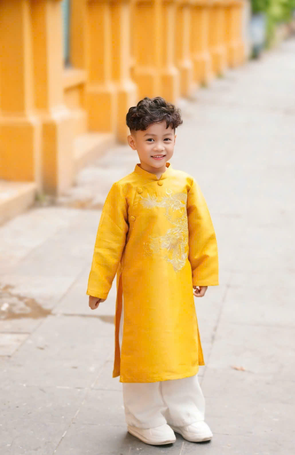 Áo Dài Bé Trai Tafta Vàng Họa Tiết Thêu