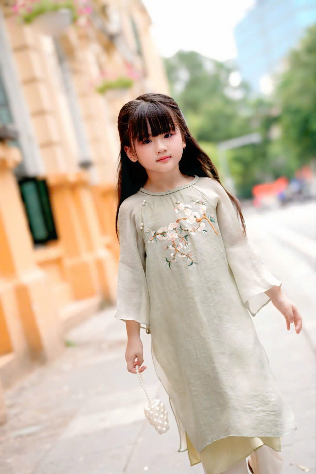 Áo Dài Bé Gái Voan Lụa Xanh Đậu Họa Tiết Thêu