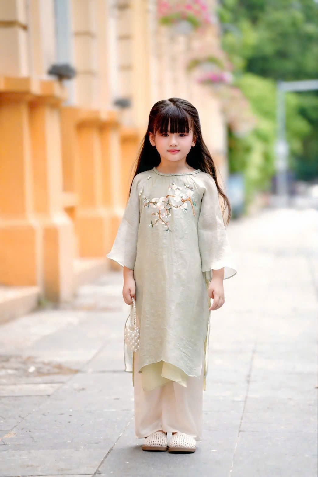 Áo Dài Bé Gái Voan Lụa Xanh Đậu Họa Tiết Thêu