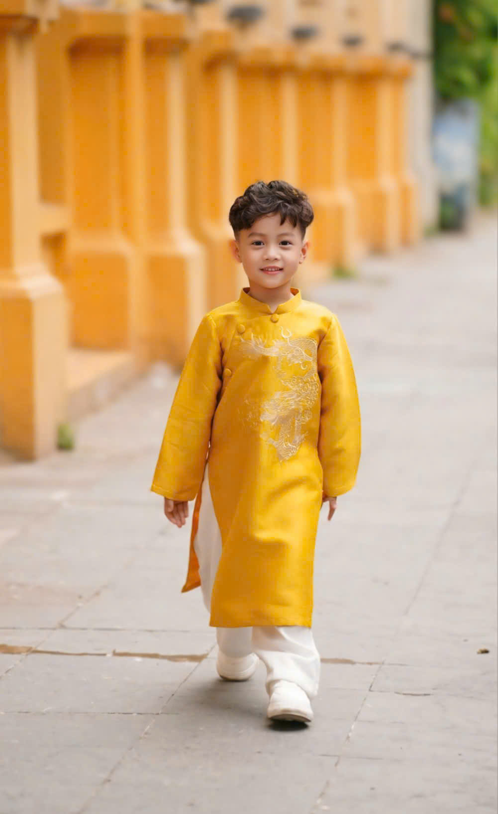 Áo Dài Bé Trai Tafta Vàng Họa Tiết Thêu