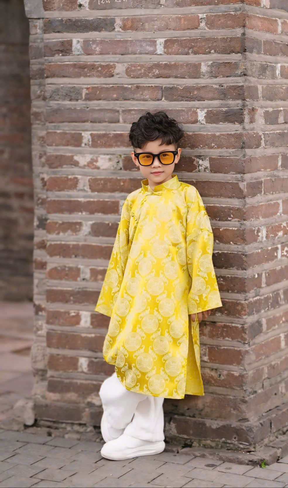 Áo Dài Bé Trai Gấm Vàng Đính Nút Tàu