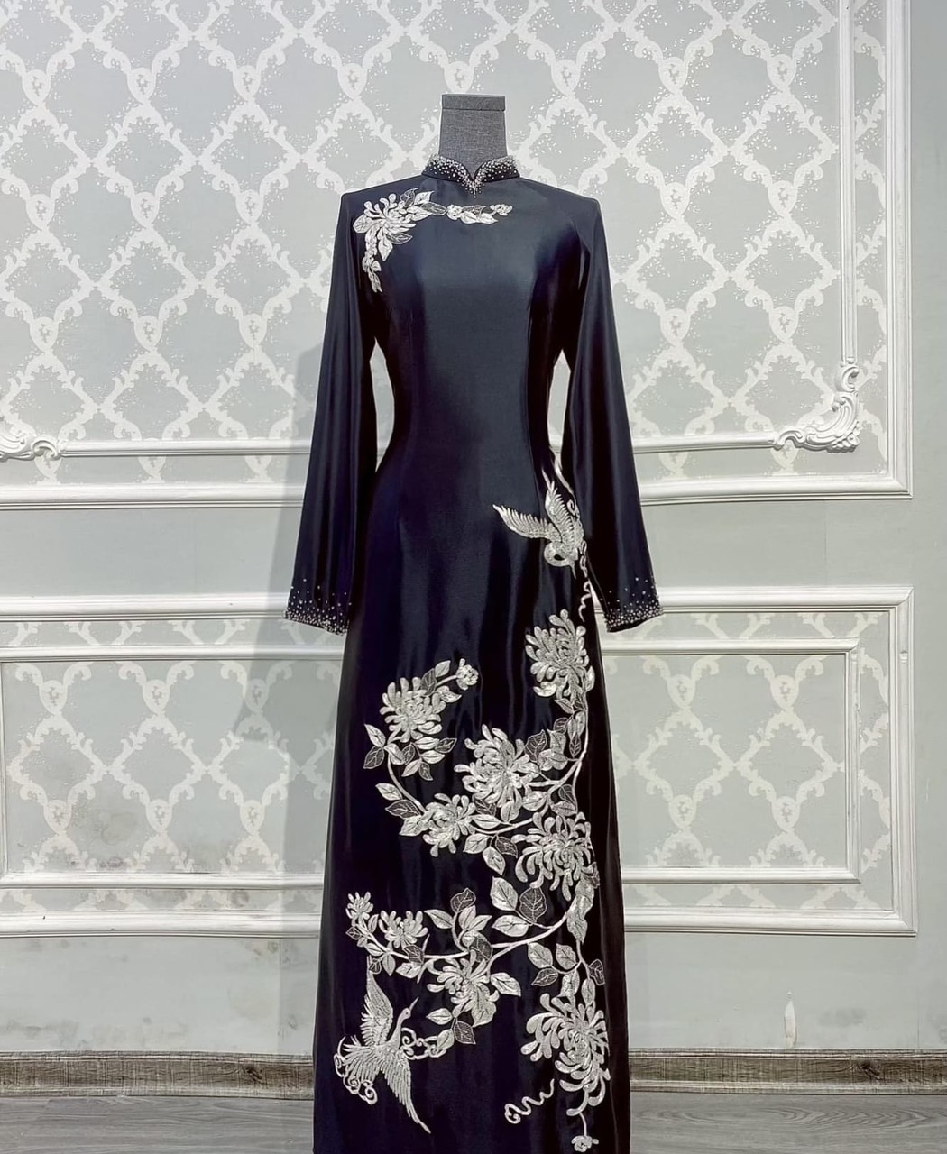 Áo Dài Bà Sui Lụa Cao Cấp Họa Tiết Chim Hạc Phối Cúc Đại Đóa