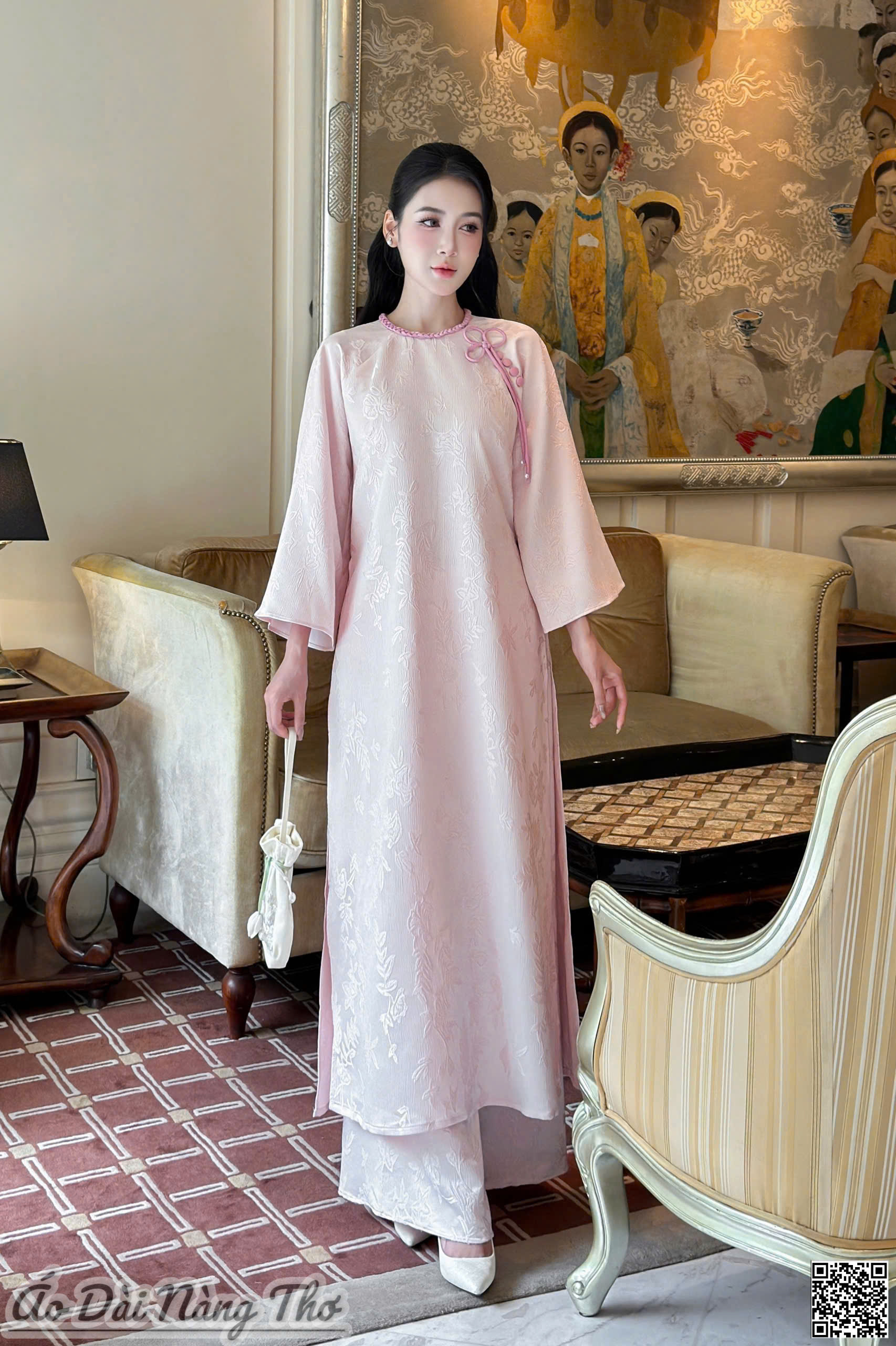 Áo Dài Cách Tân Gấm Tafta Vân Nổi Đính Nơ