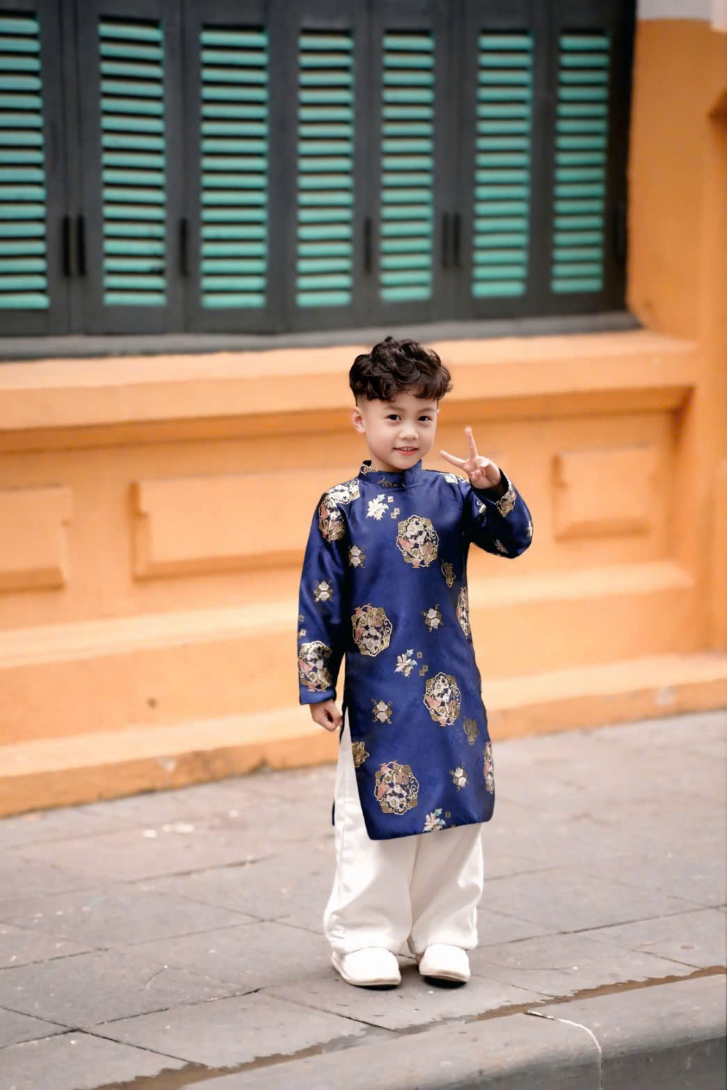 Áo Dài Bé Trai Gấm Xanh Họa Tiết Xinh Xắn