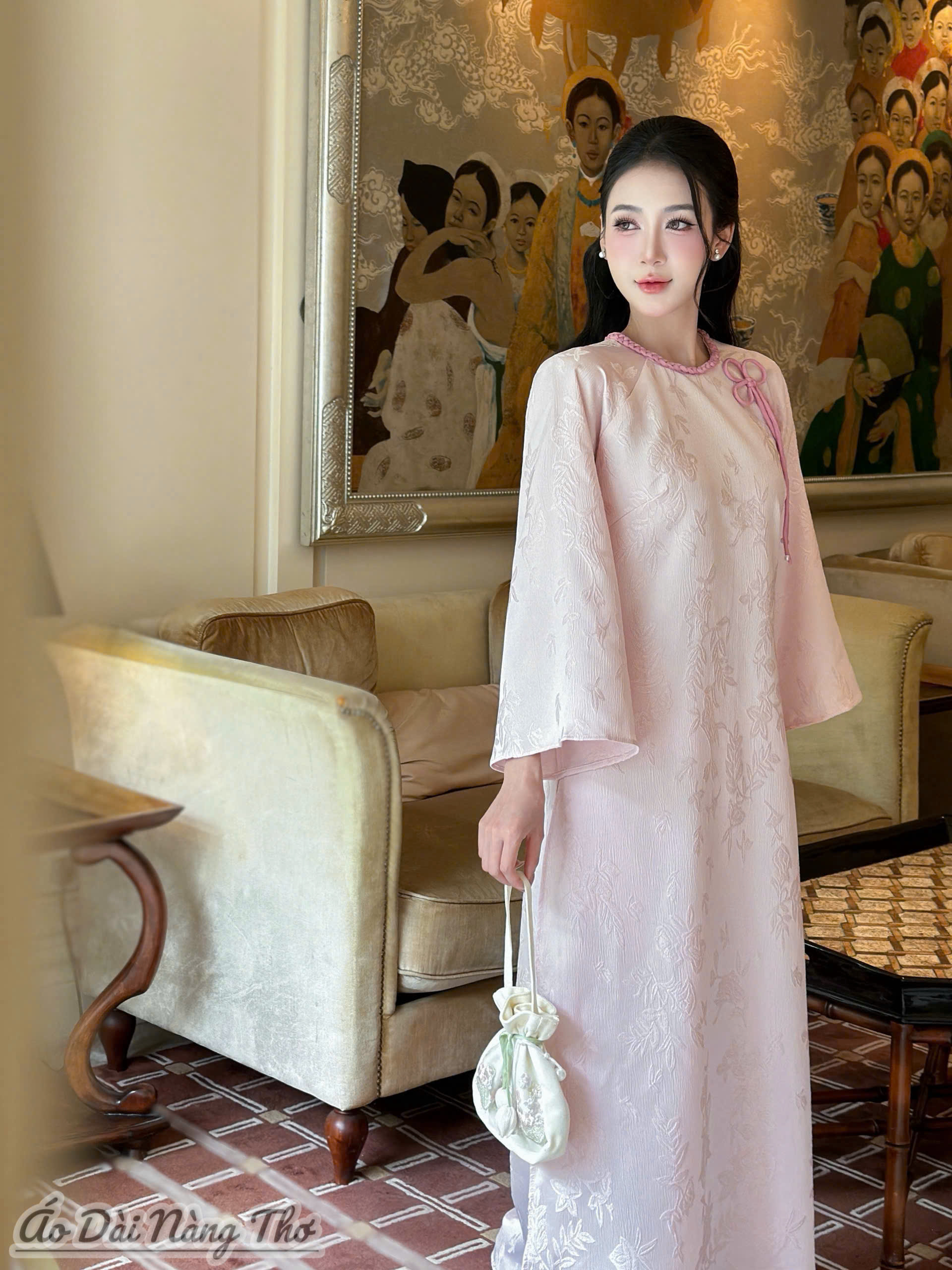 Áo Dài Cách Tân Gấm Tafta Vân Nổi Đính Nơ