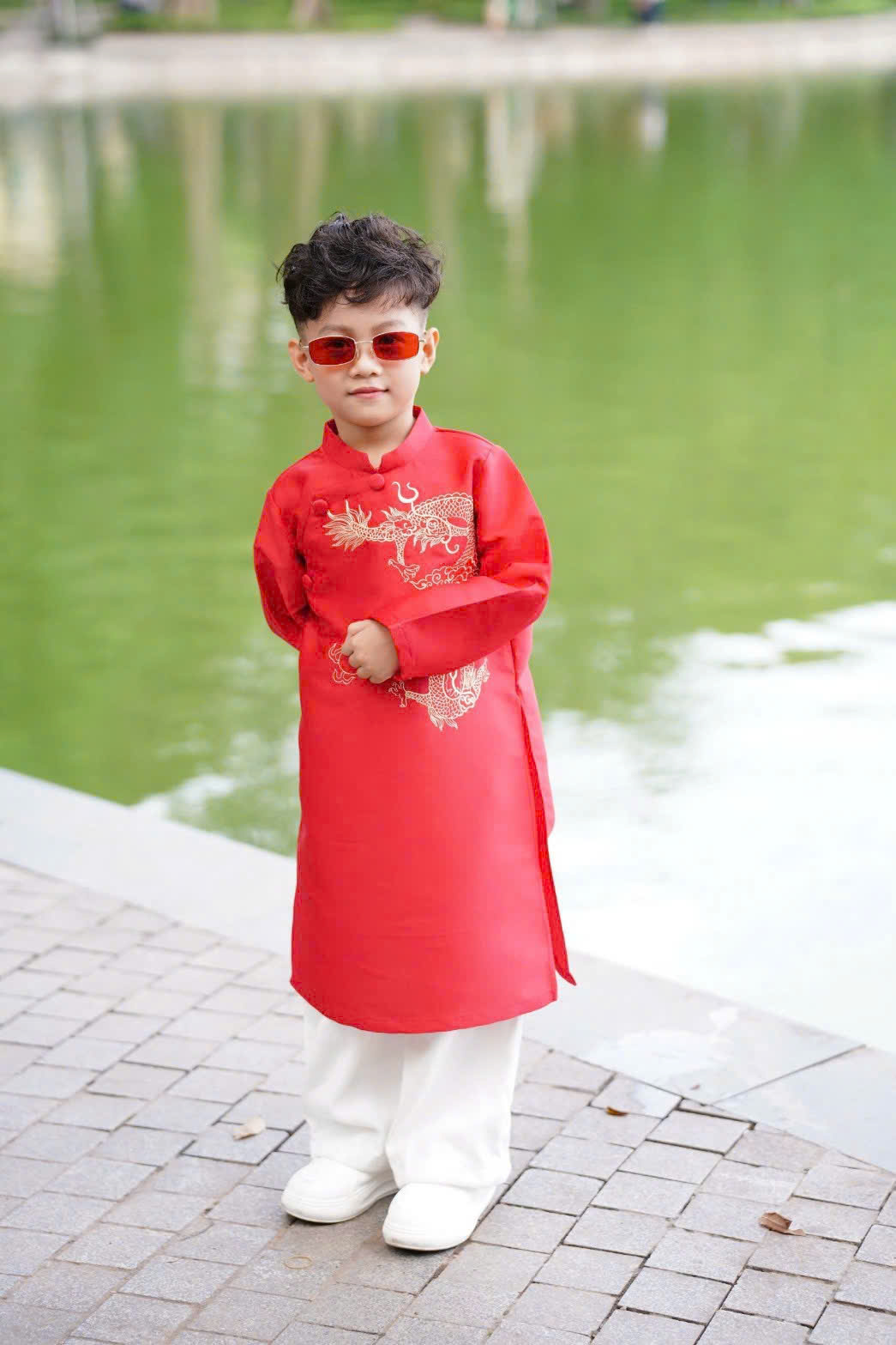 Áo Dài Bé Trai Tafta Đỏ Họa Tiết Thêu