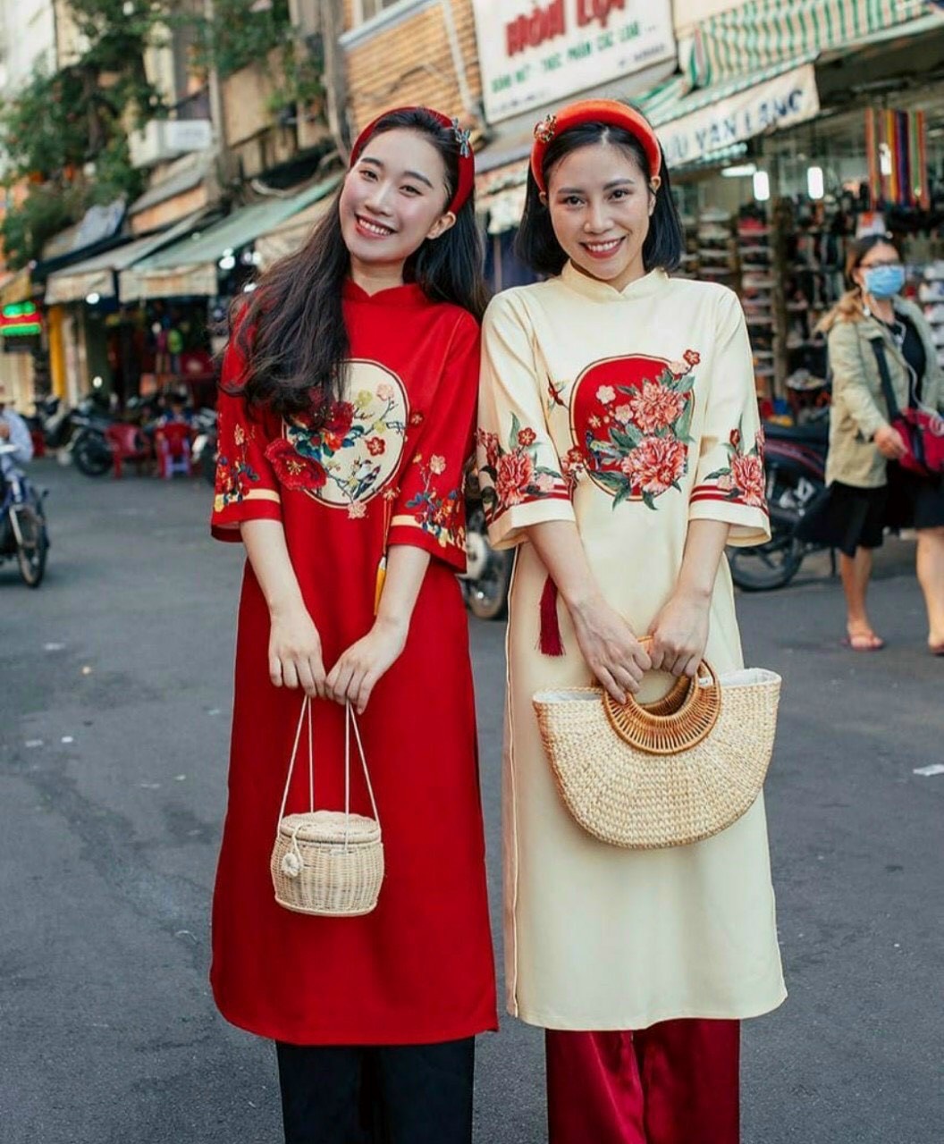 Copy of Áo Dài Cách Tân Lụa Màu Đỏ Màu Vàng Hoa Cát Tường Tết 2021