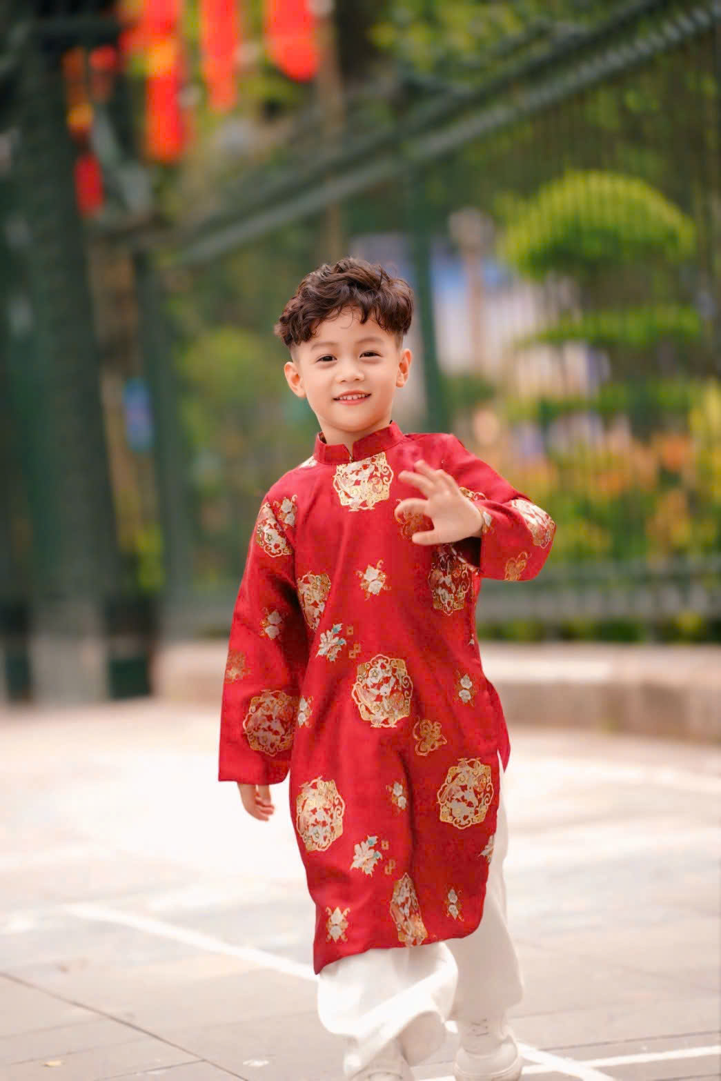 Áo Dài Bé Trai Gấm Đỏ Họa Tiết Xinh Xắn