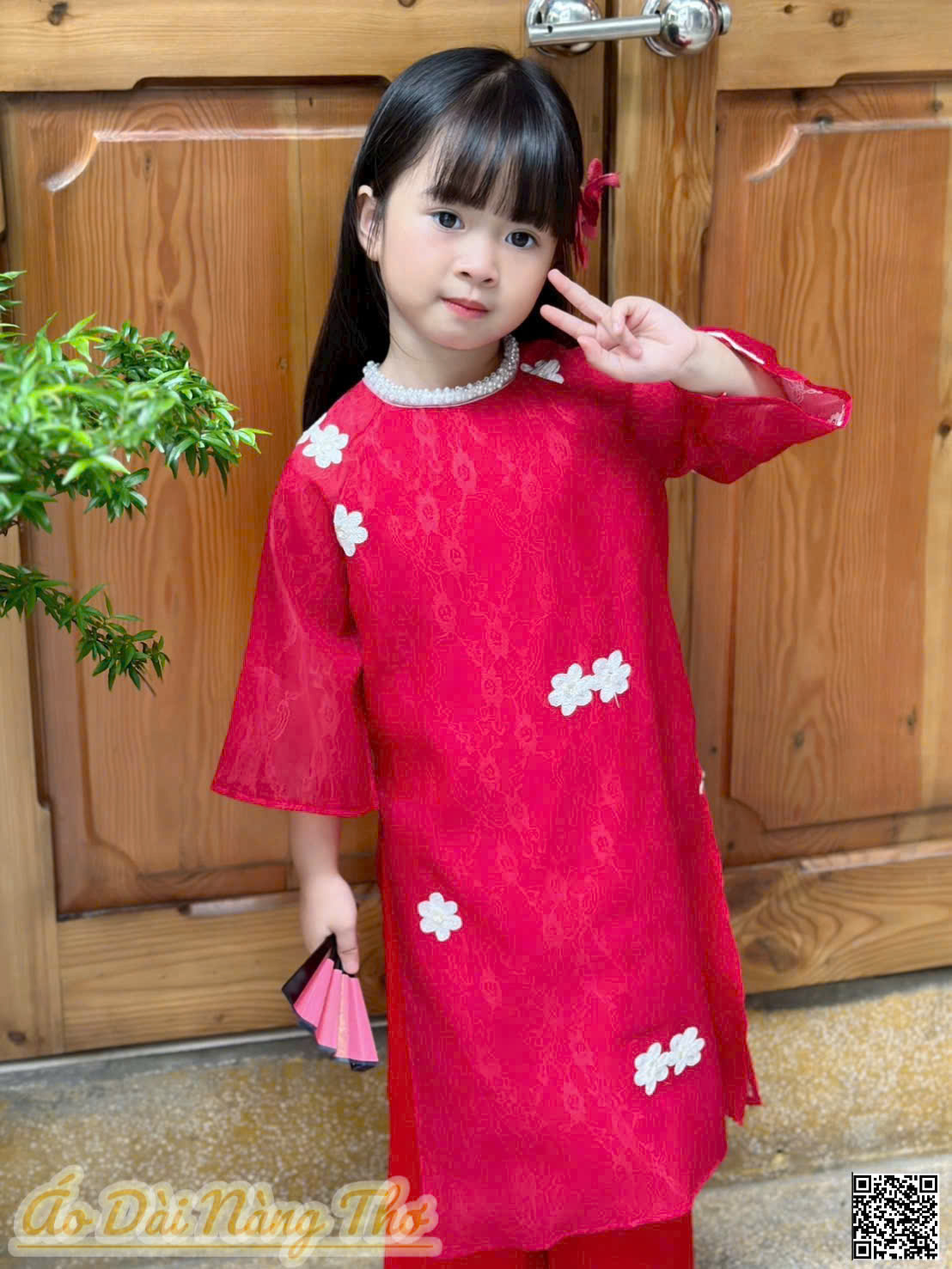 Áo Dài Bé Gái Gấm Đỏ Hoa Đáng Yêu