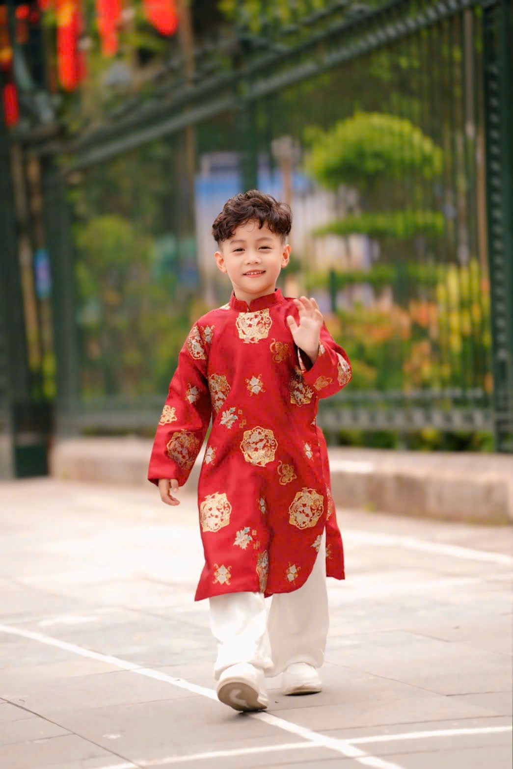 Áo Dài Bé Trai Gấm Đỏ Họa Tiết Xinh Xắn