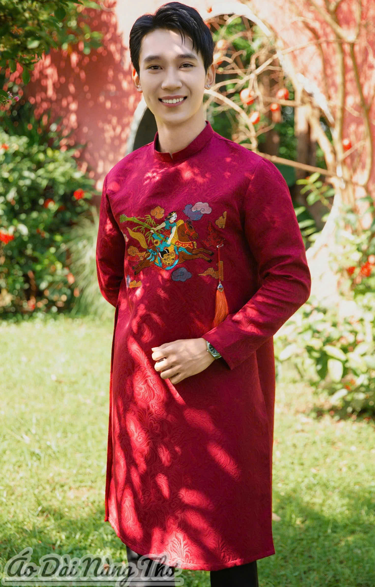 Áo Dài Nam Gấm Đỏ Họa Tiết Thêu Sang Trọng