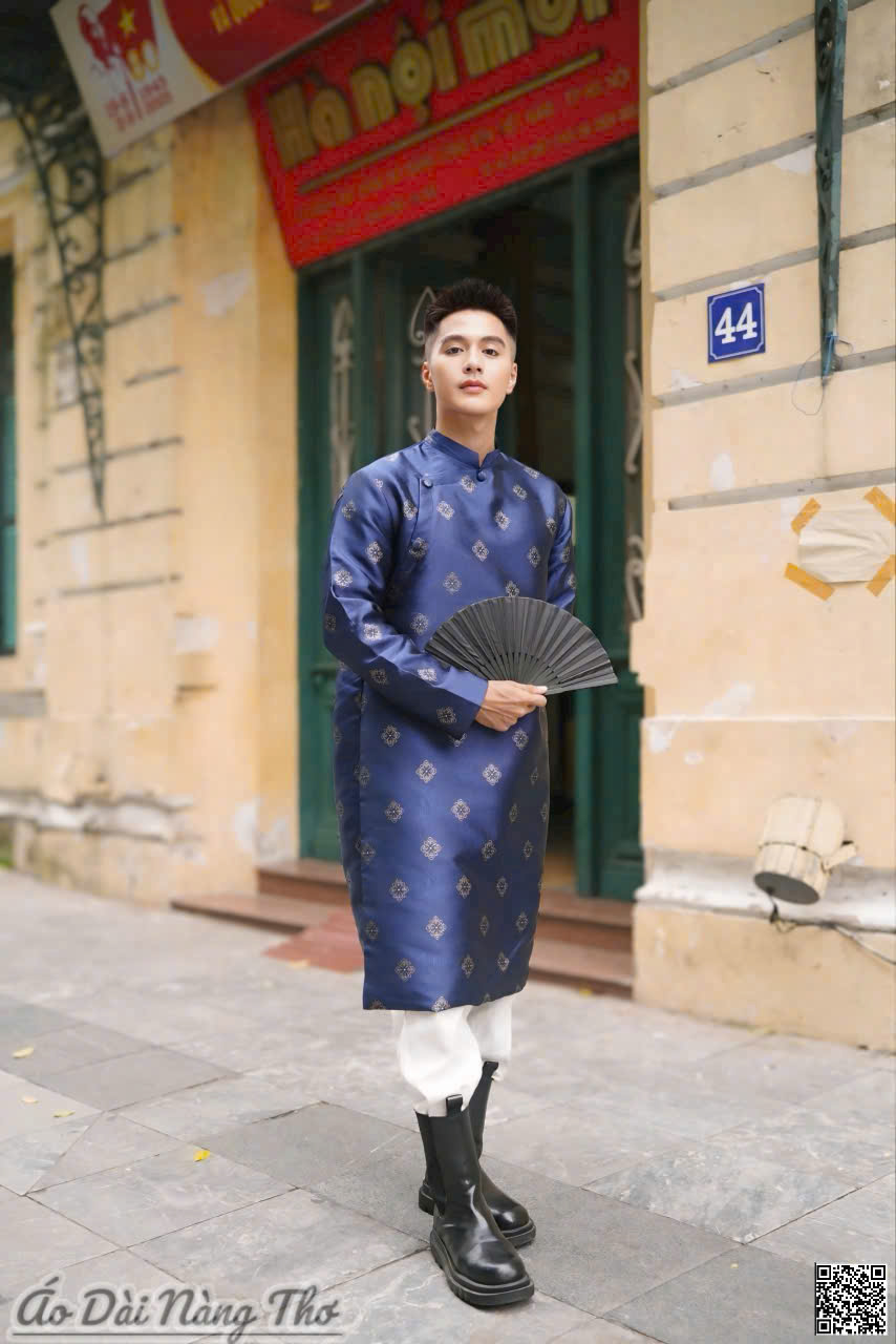 Áo Dài Nam Gấm Xanh Đen Họa Tiết Nhí Thanh Lịch