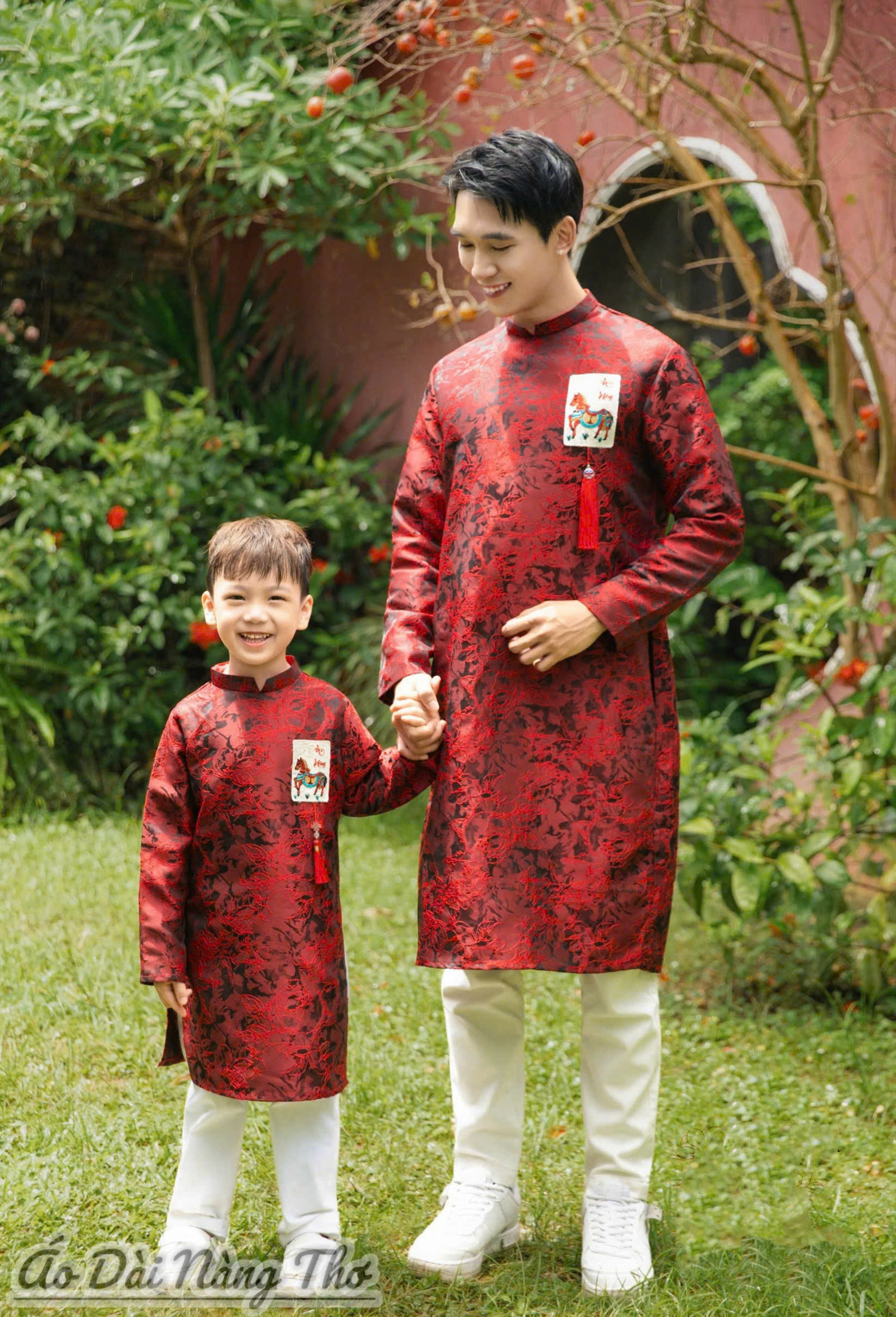 Áo Dài Nam Gấm Đỏ Vân Nổi Lịch Lãm