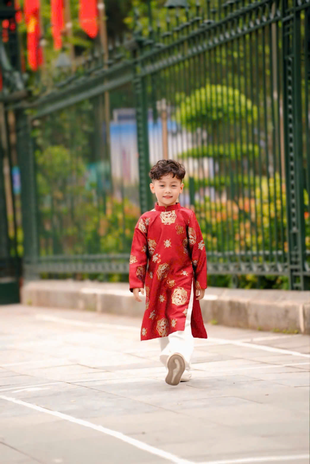 Áo Dài Bé Trai Gấm Đỏ Họa Tiết Xinh Xắn