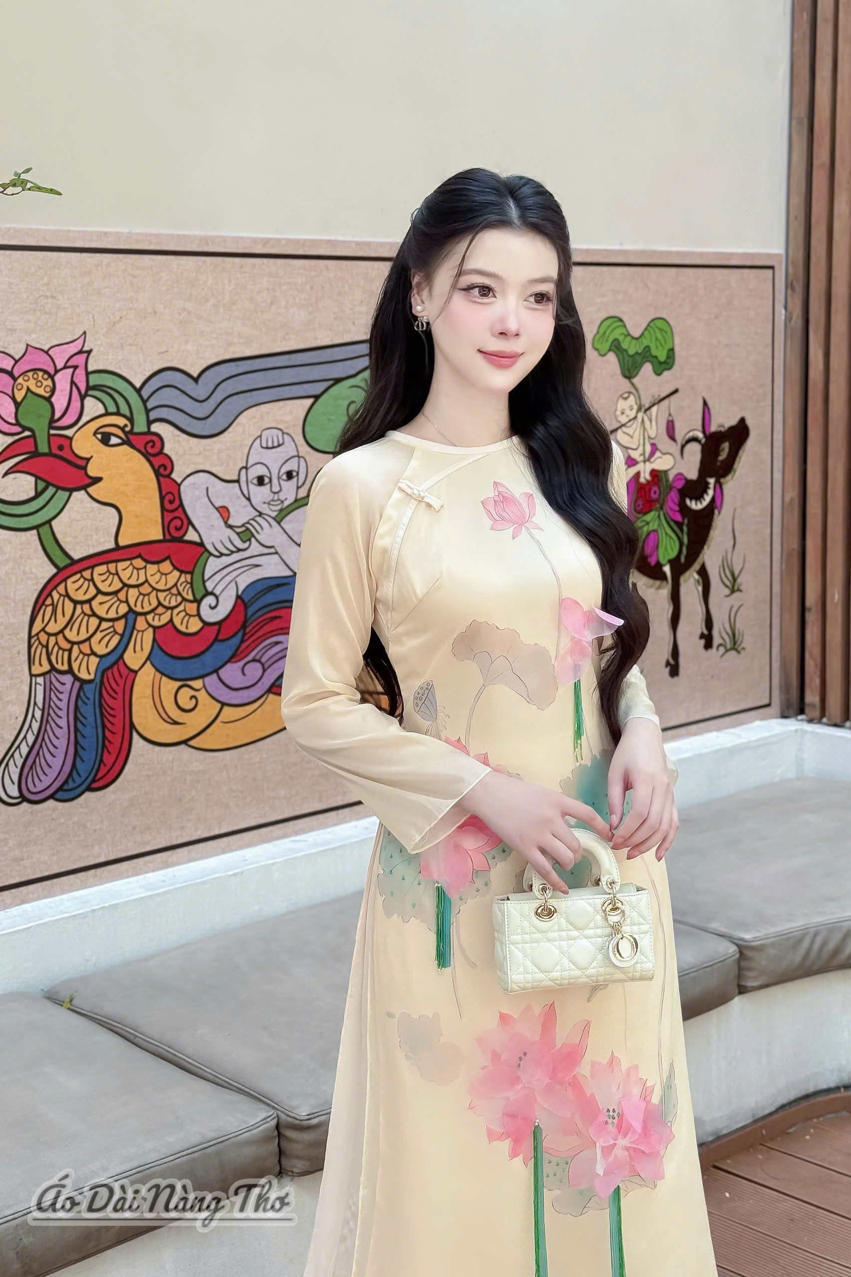 Áo Dài Cách Tân Lụa Kem Họa Tiết Hoa Sen Cổ Tròn