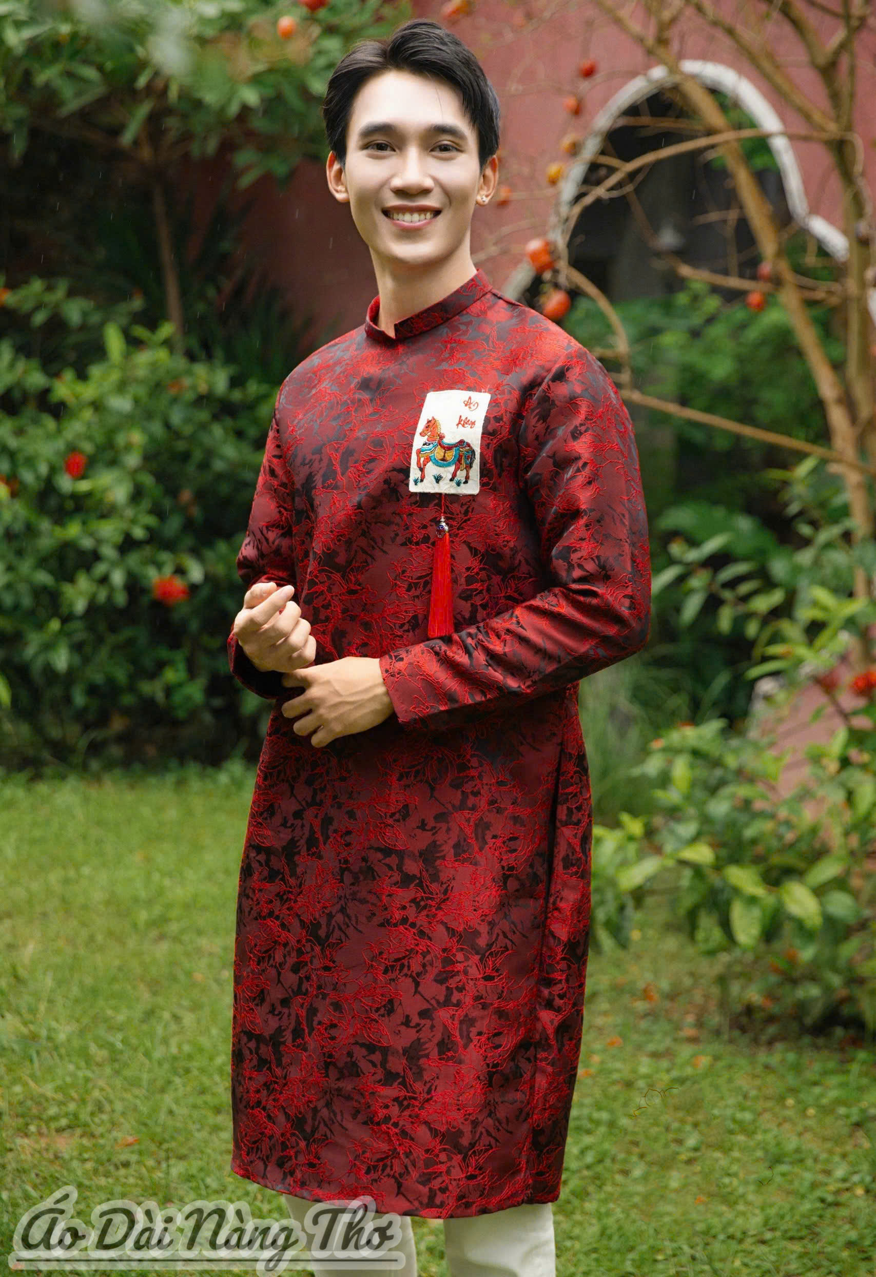 Áo Dài Nam Gấm Đỏ Vân Nổi Lịch Lãm