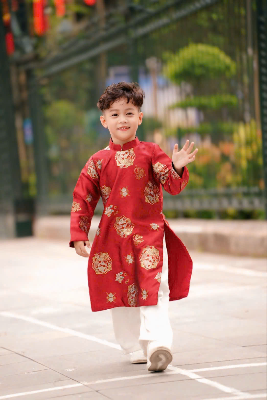 Áo Dài Bé Trai Gấm Đỏ Họa Tiết Xinh Xắn