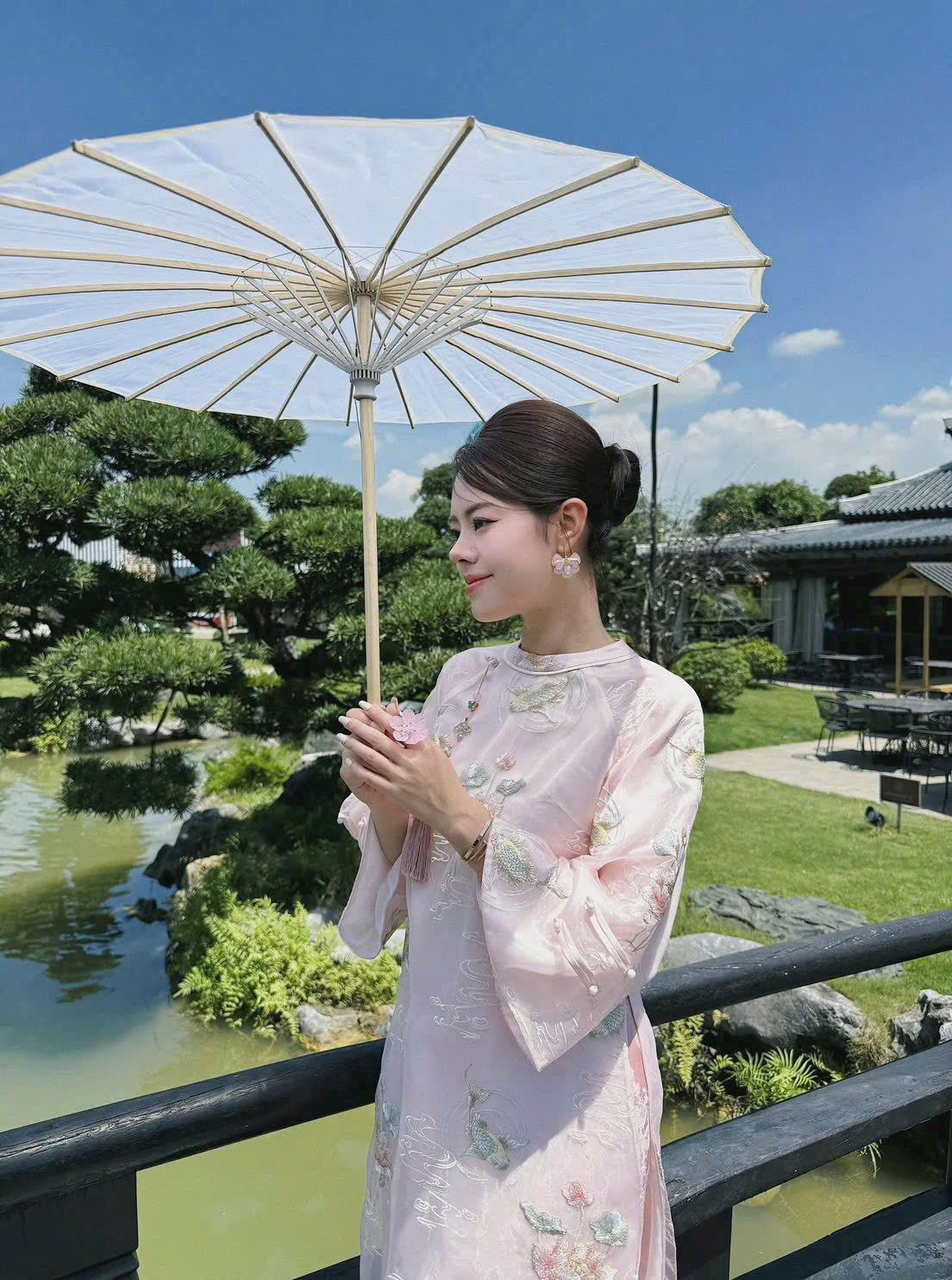 Áo Dài Cách Tân Hồng Cổ Tròn Kèm Dây Tua