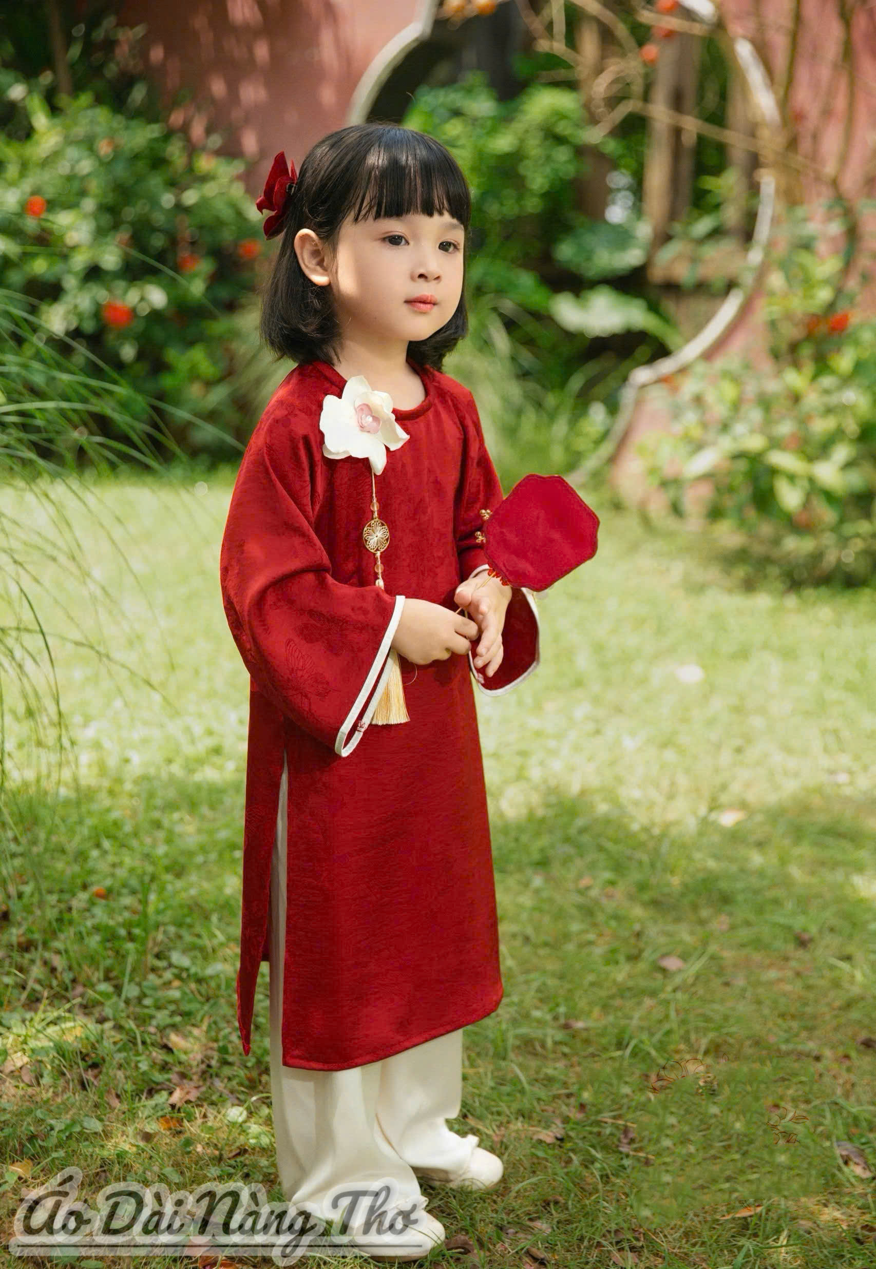 Áo Dài Bé Gái Gấm Đỏ Đính Hoa