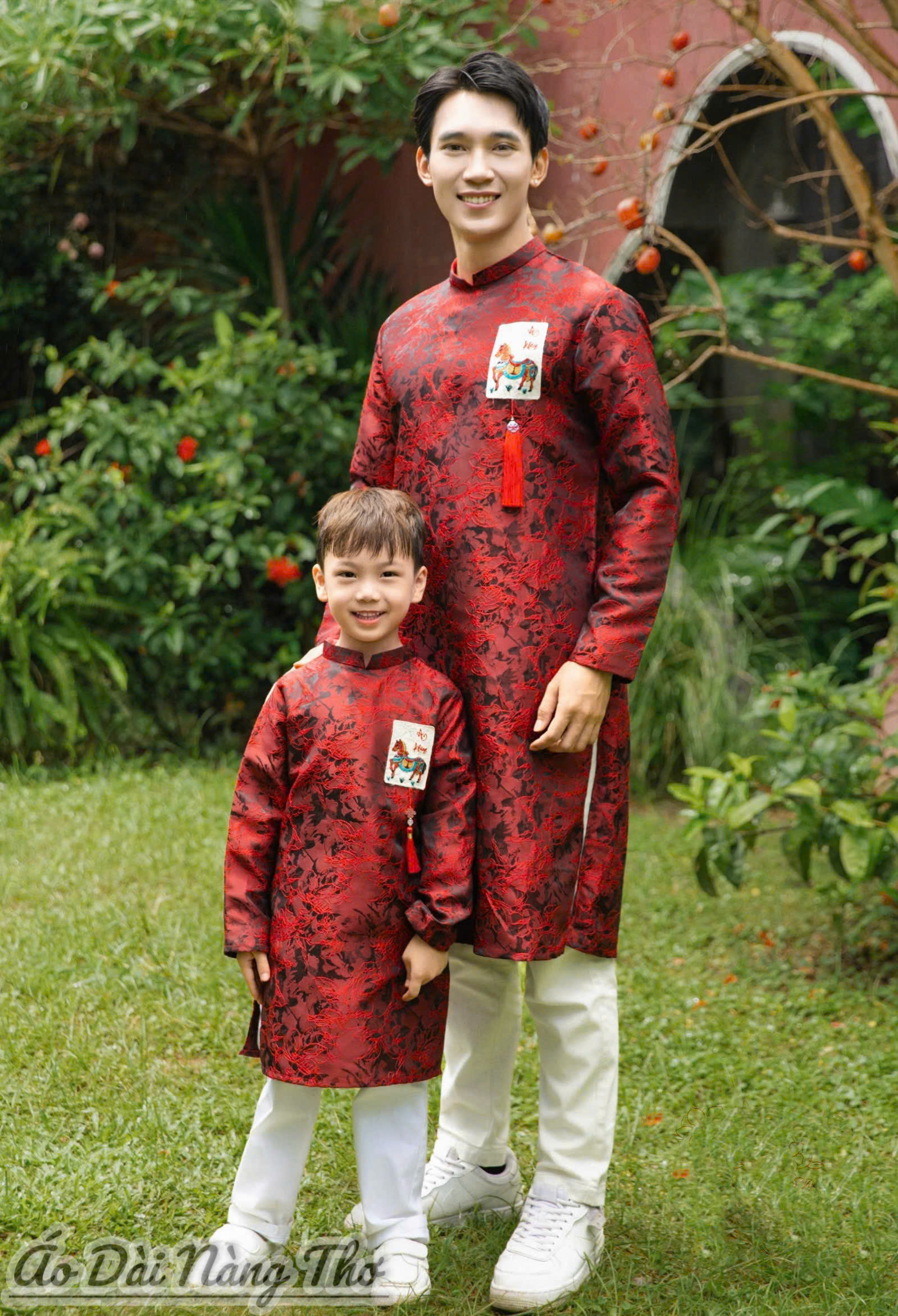 Áo Dài Nam Gấm Đỏ Vân Nổi Lịch Lãm