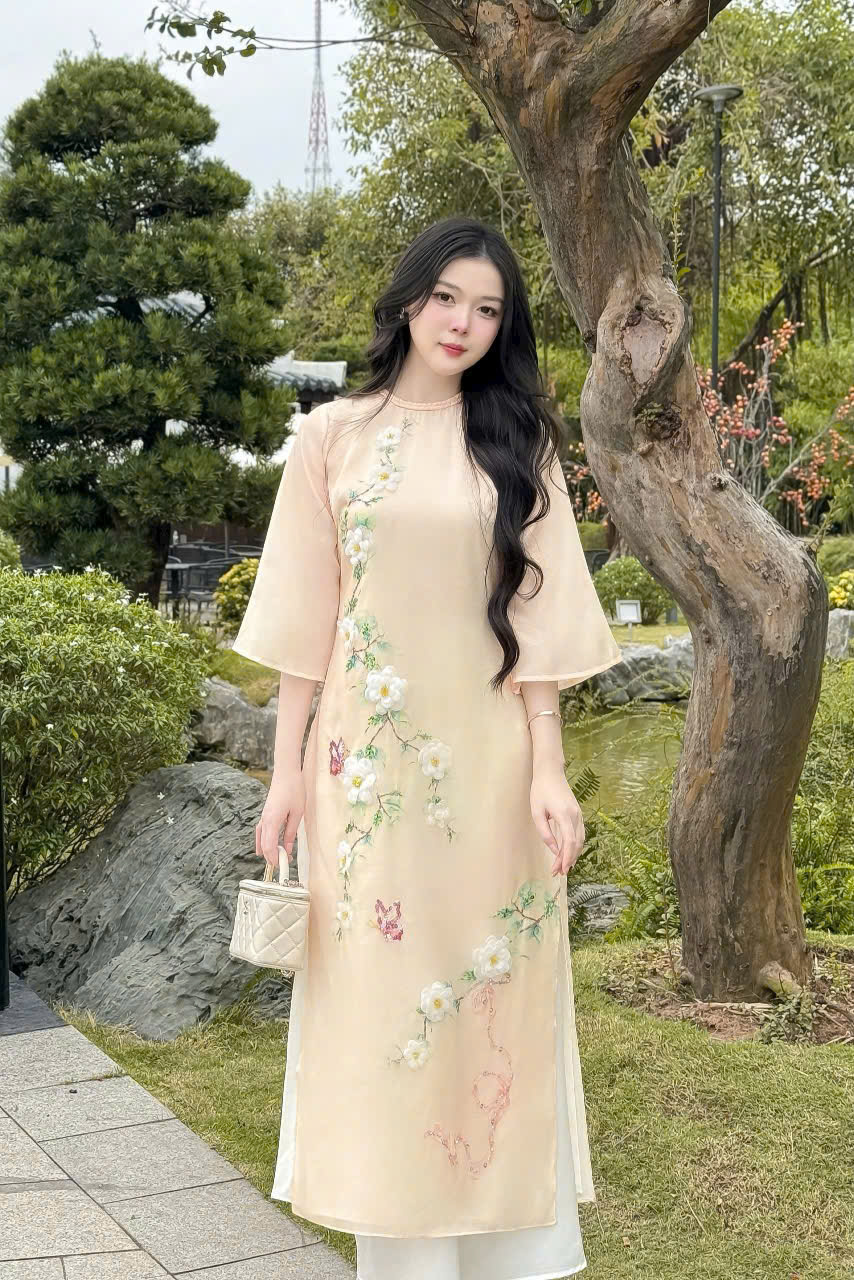 Áo Dài Cách Tân Họa Tiết Hoa Xinh Xắn