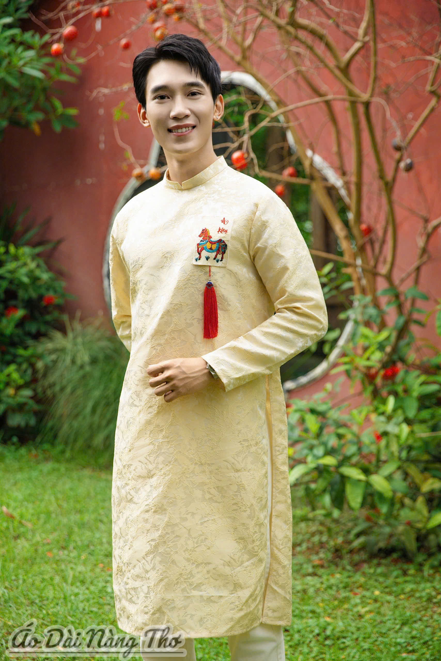 Áo Dài Nam Gấm Kem Sang Trọng