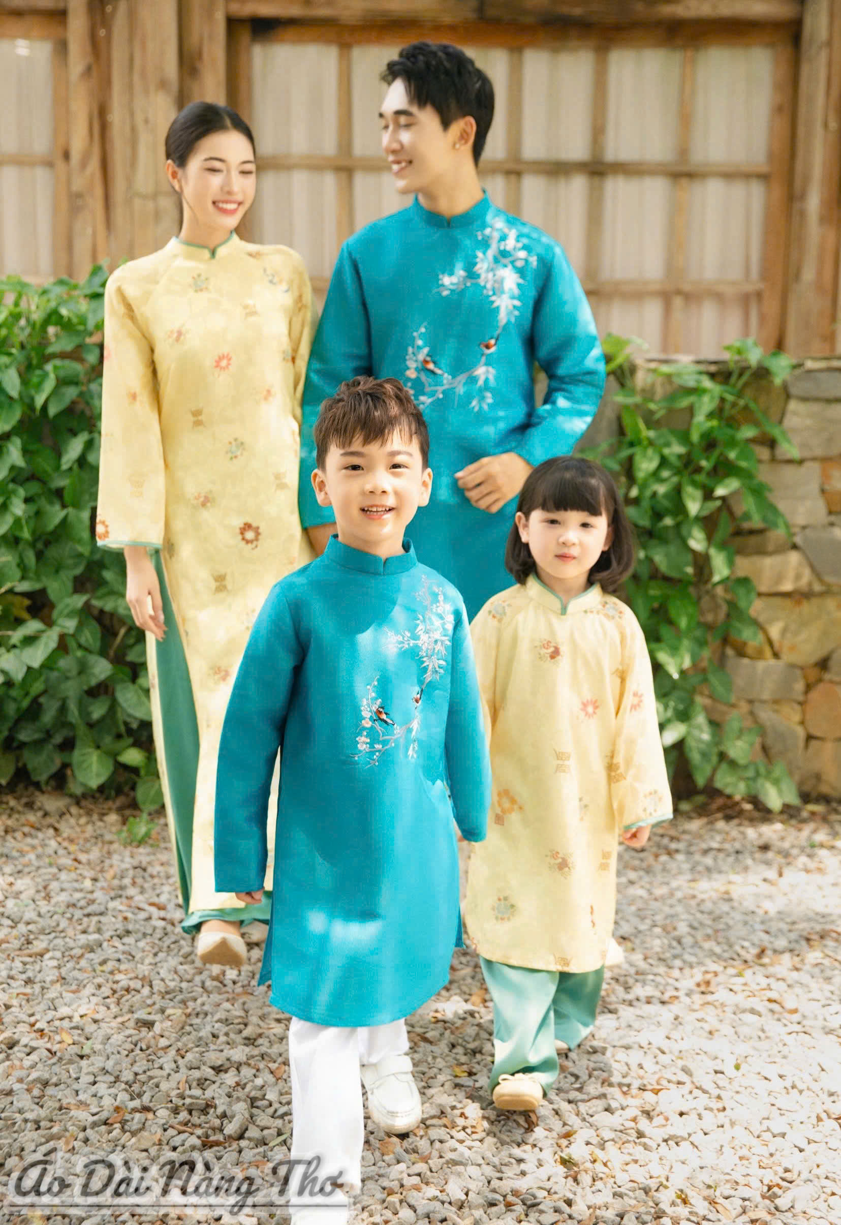 Áo Dài Cách Tân Gia Đình Lụa Vàng & Tafta Xanh Thêu