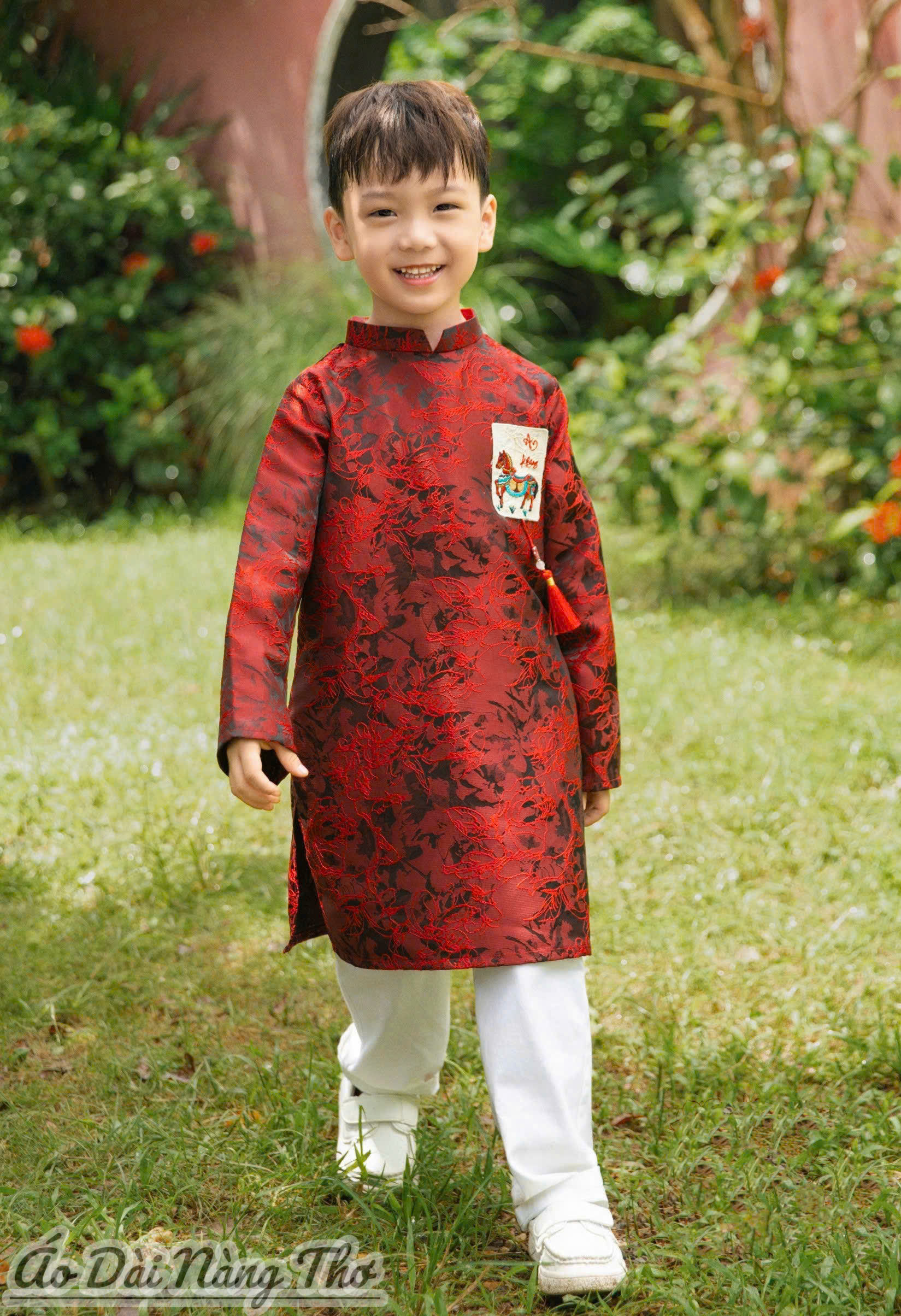 Áo Dài Bé Trai Gấm Đỏ Vân Nổi