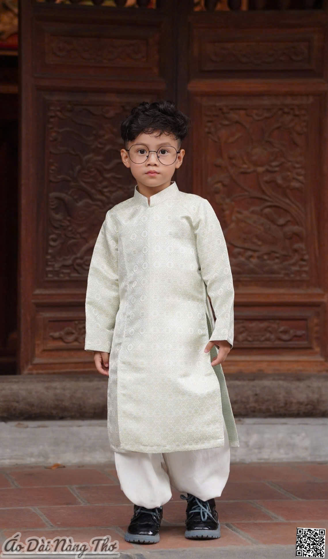 Áo Dài Bé Trai Gấm Bạc Sang Trọng