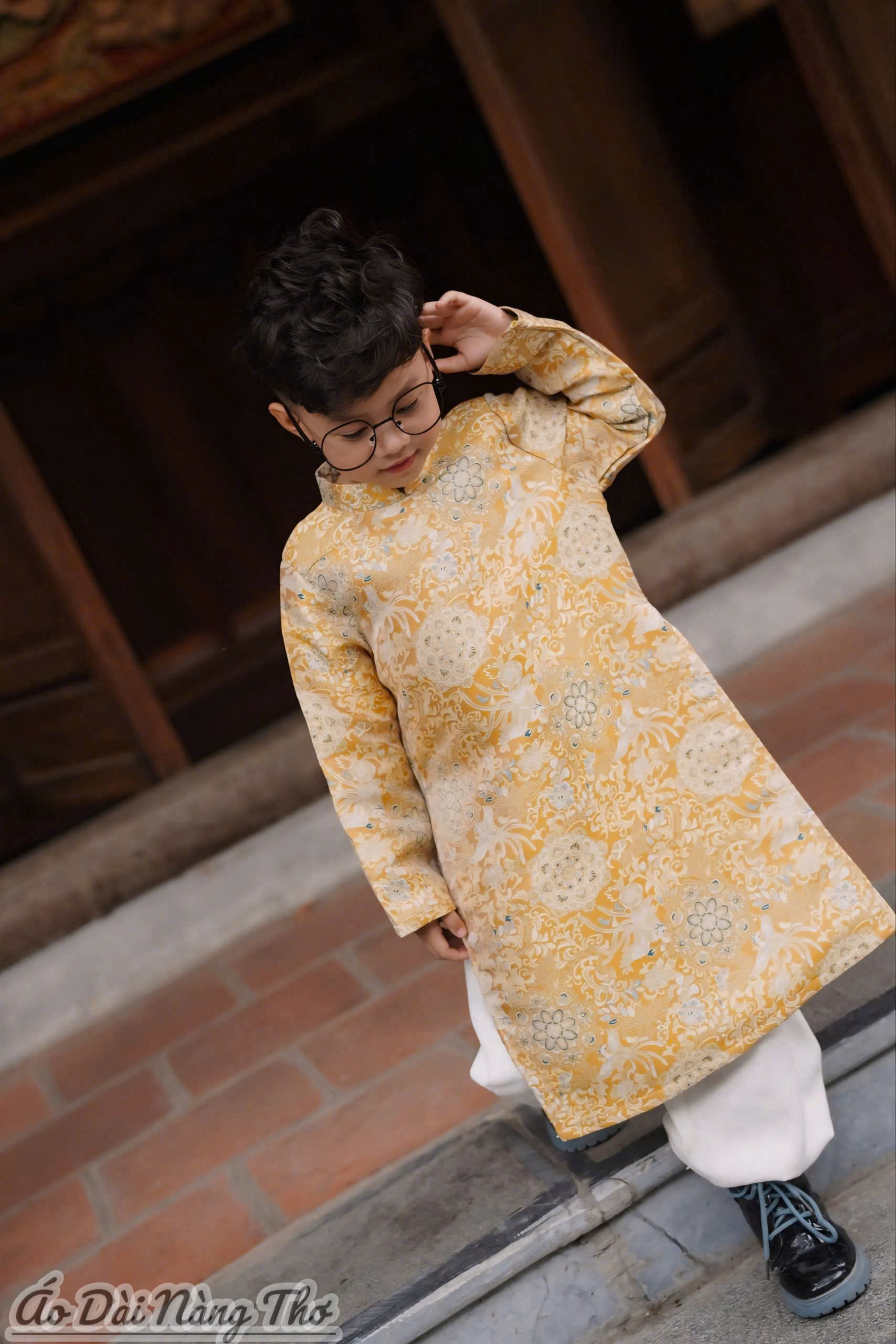 Áo Dài Bé Trai Gấm Vàng Họa Tiết Thổ Cẩm Sang Trọng