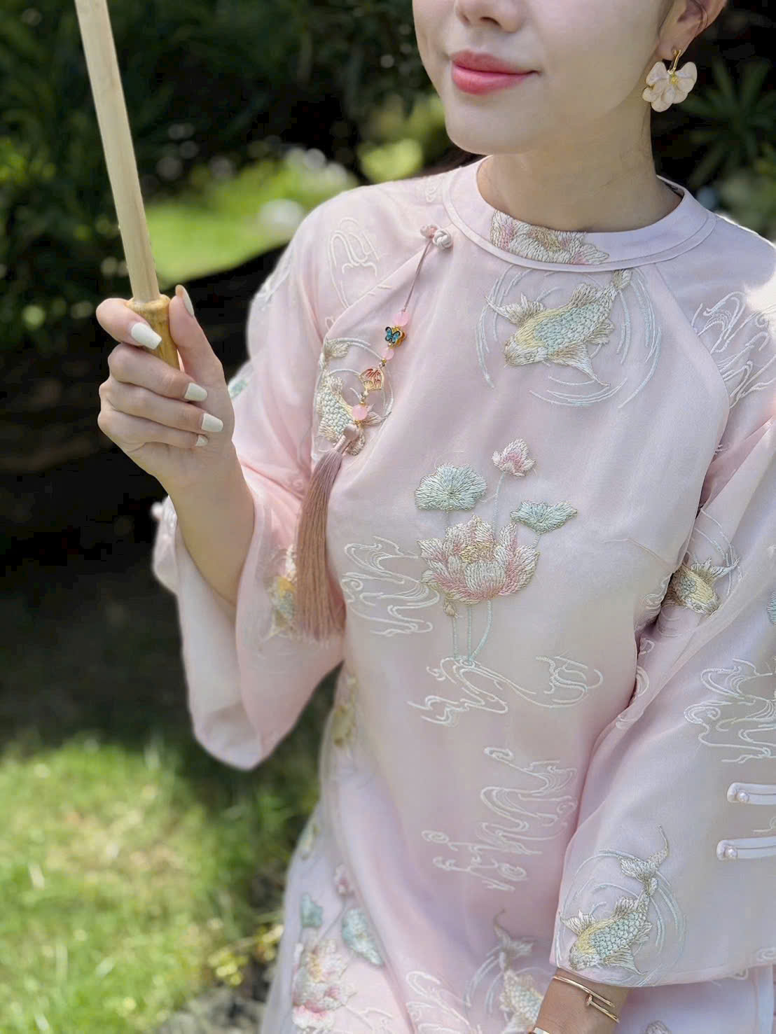 Áo Dài Cách Tân Hồng Cổ Tròn Kèm Dây Tua