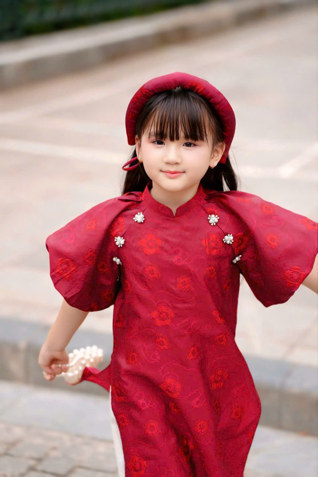 Áo Dài Bé Gái Gấm Xốp Đỏ Tay Phồng