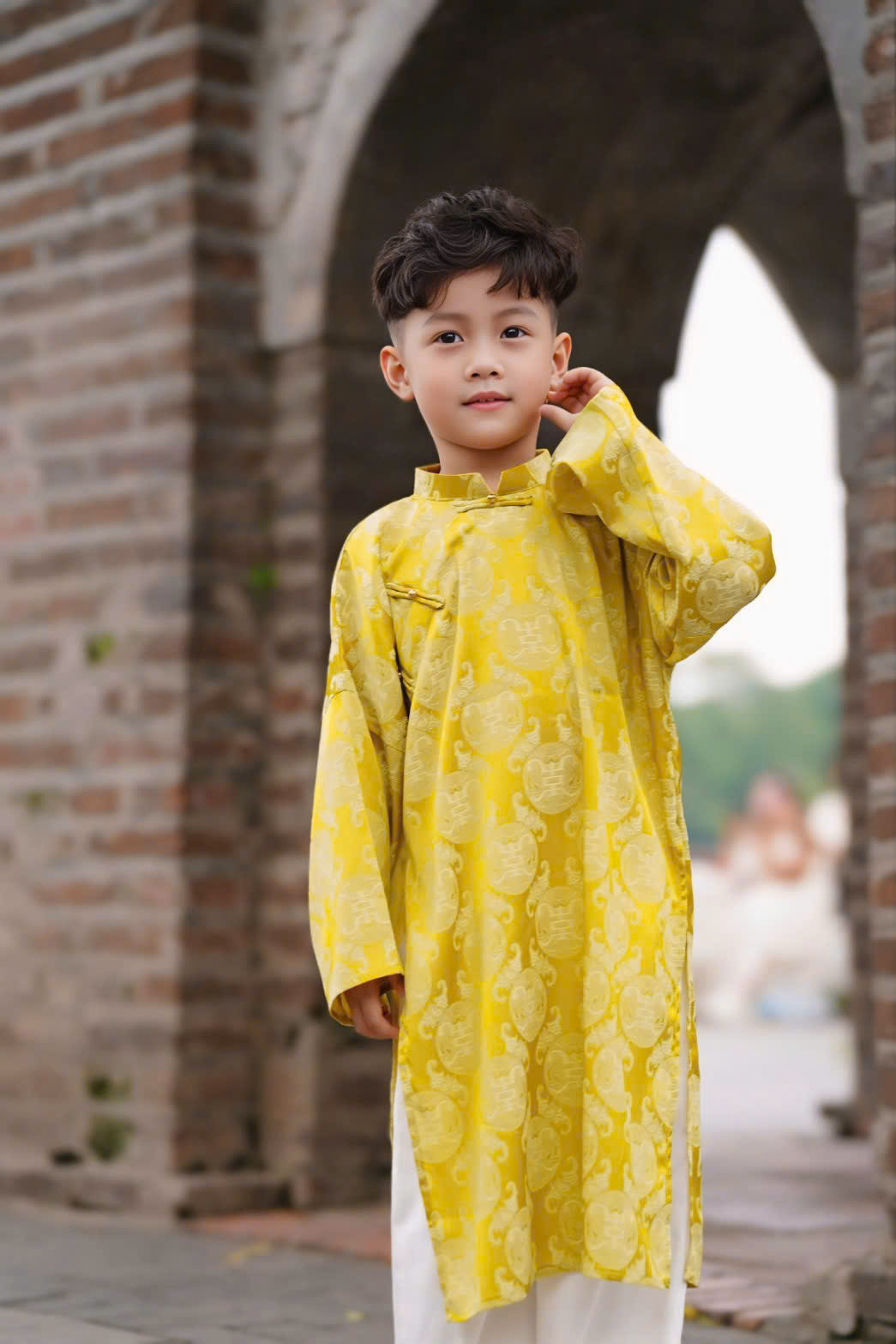 Áo Dài Bé Trai Gấm Vàng Đính Nút Tàu