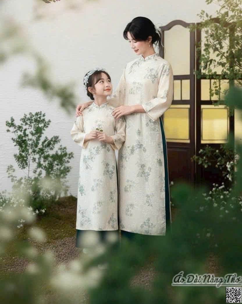 Áo Dài Mẹ Và Bé Lụa Kem Đáng Yêu