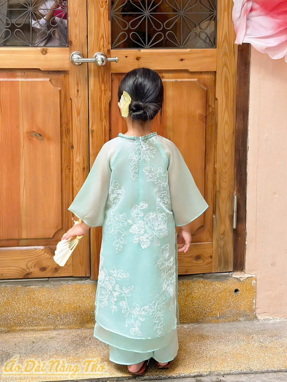 Áo Dài Bé Gái Voan Xanh Min Cổ Bính Đáng Yêu