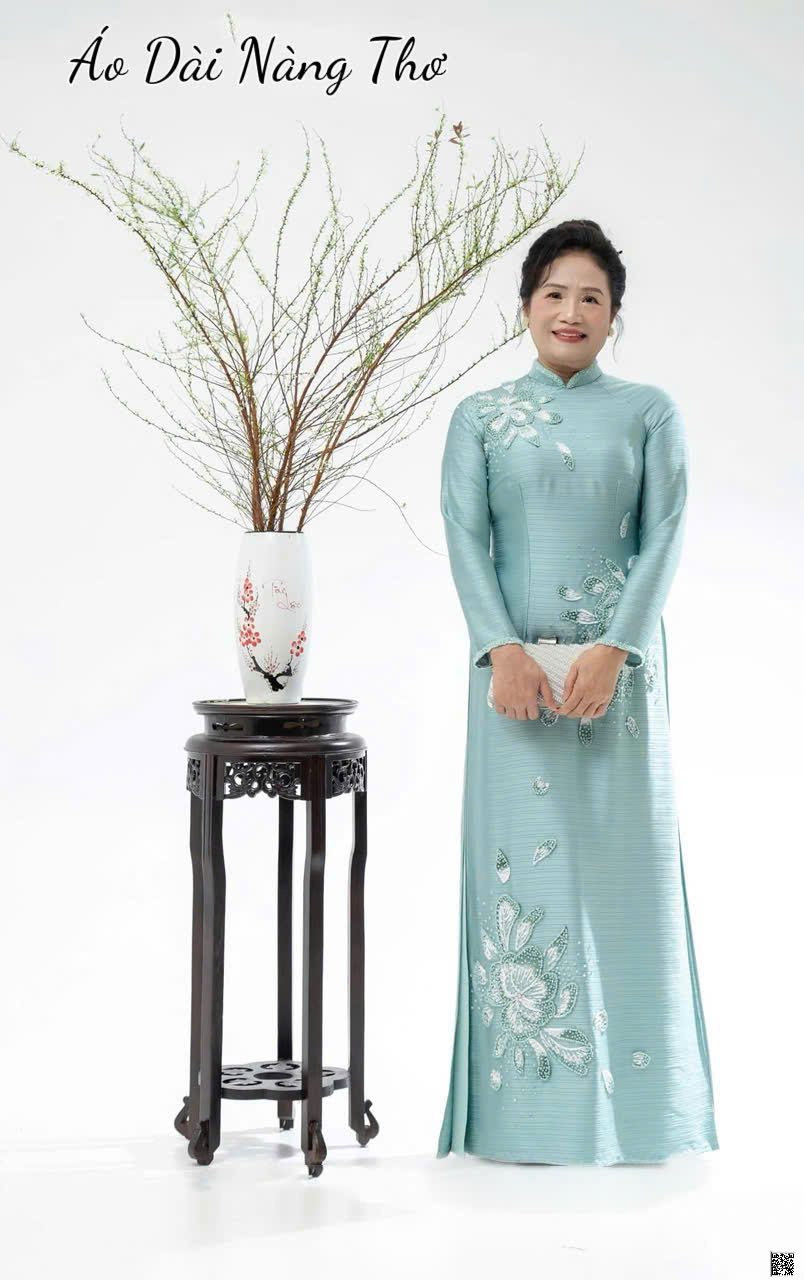 Áo Dài Bà Sui Lụa Xanh Cổ Bâu Đính Họa Tiết Hoa Ngọt Ngào