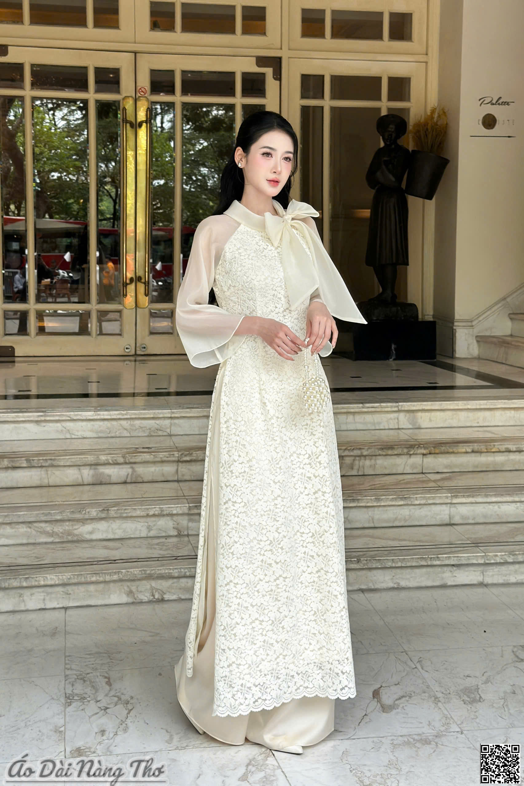Áo Dài Cách Tân Voan Kem Họa Tiết Nơ Cổ Xinh Xắn