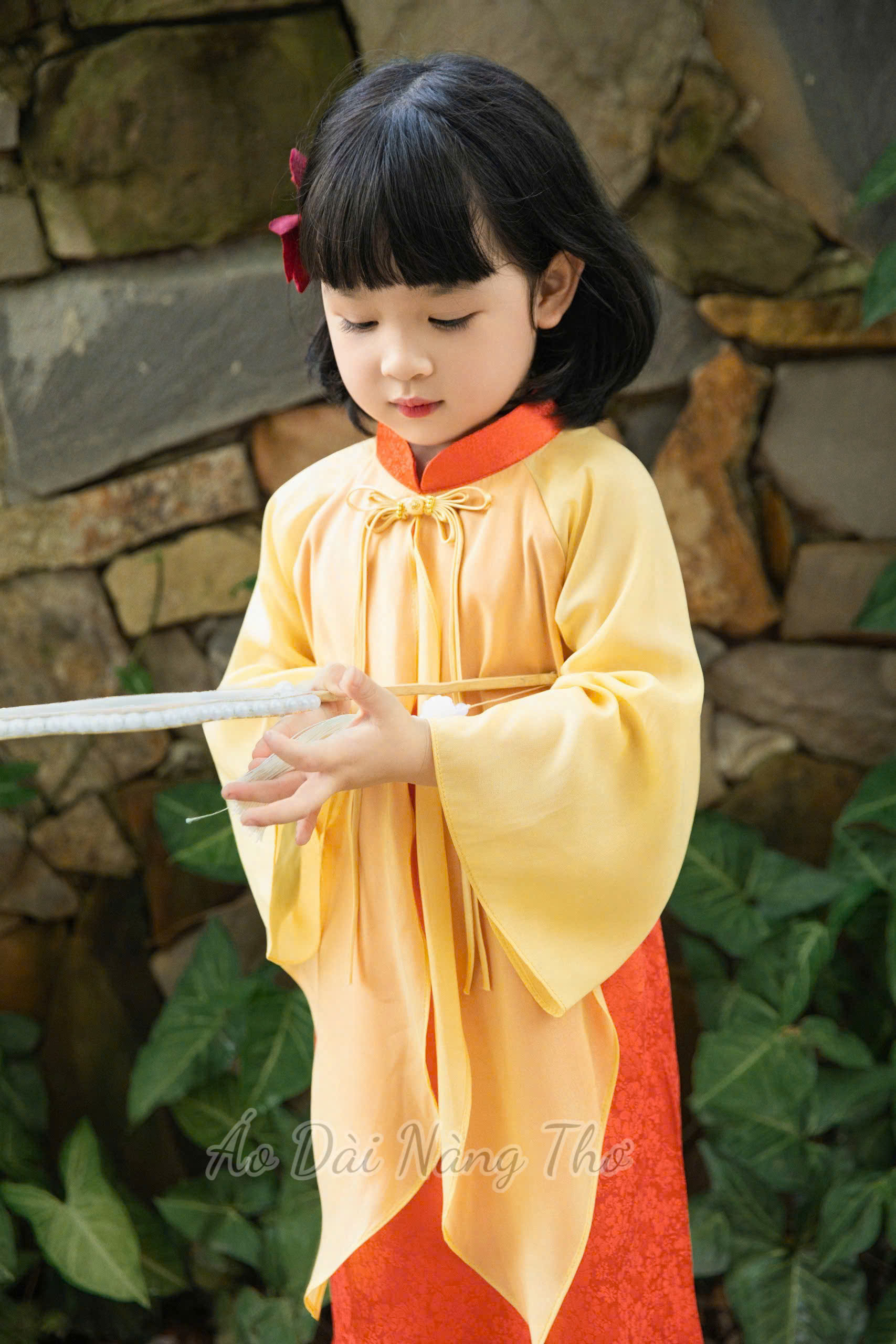 Áo Dài Bé Gái Lụa Cam Xẻ Tà Tân Thời