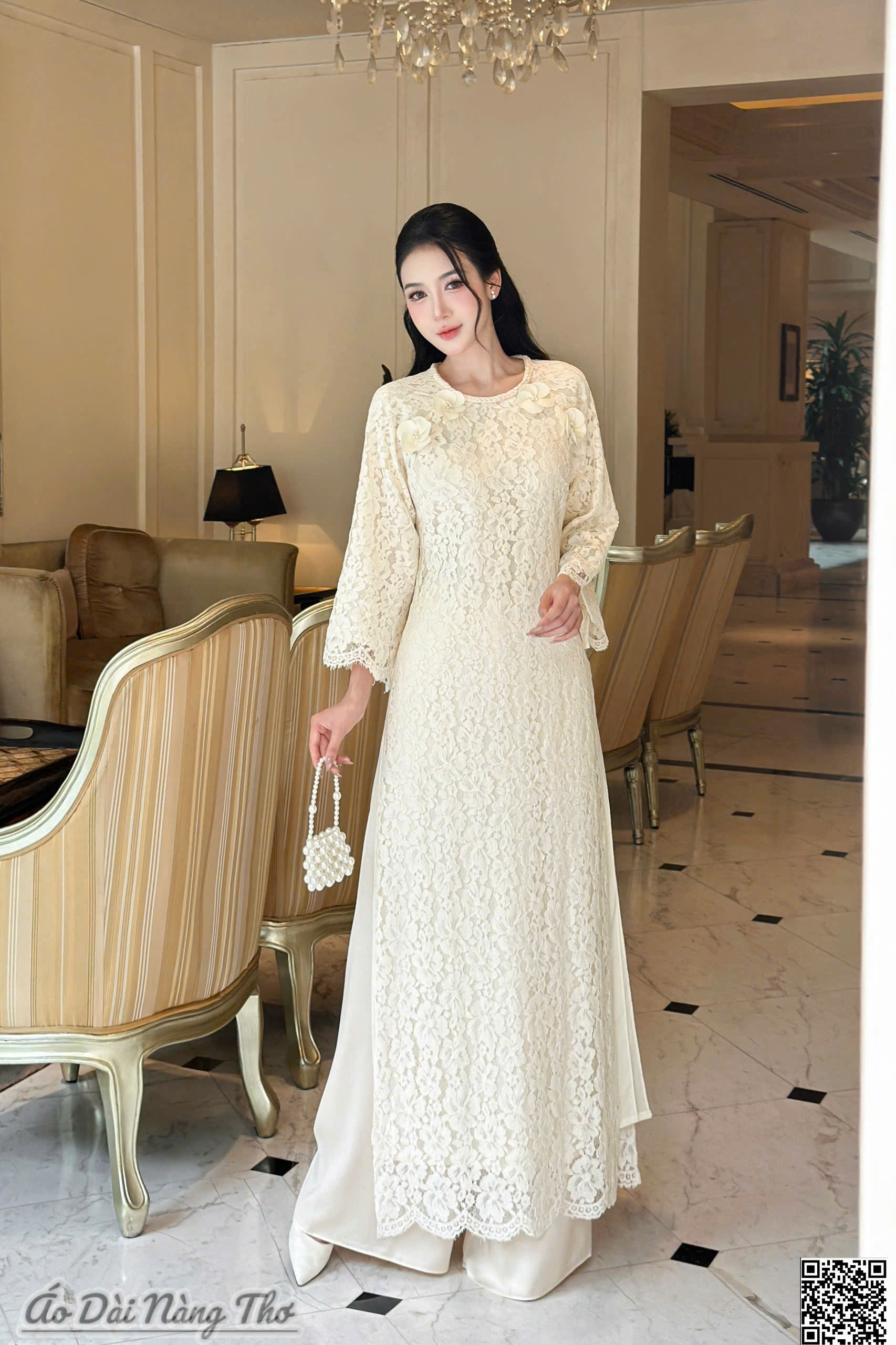 Áo Dài Cách Tân Ren Kem Tay Loe Dáng Suông