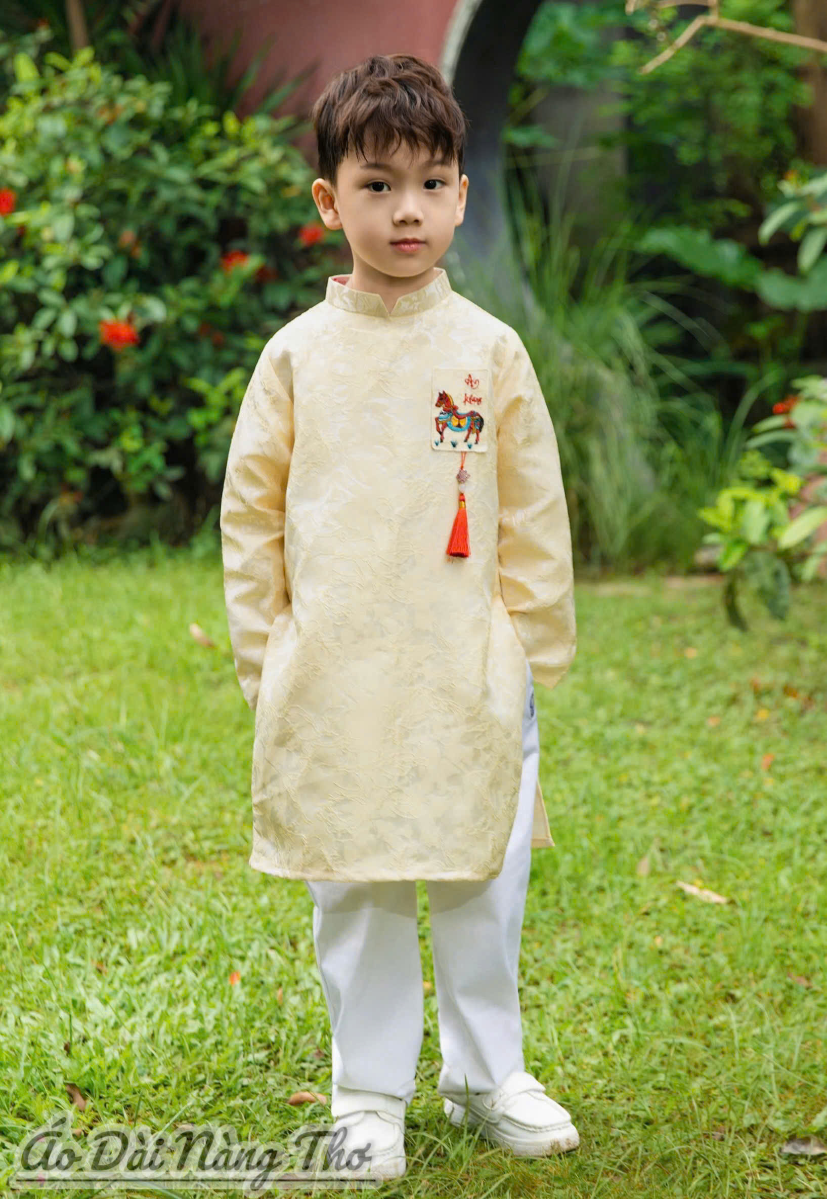 Áo Dài Bé Trai Gấm Kem Kèm Dây Tua Rua