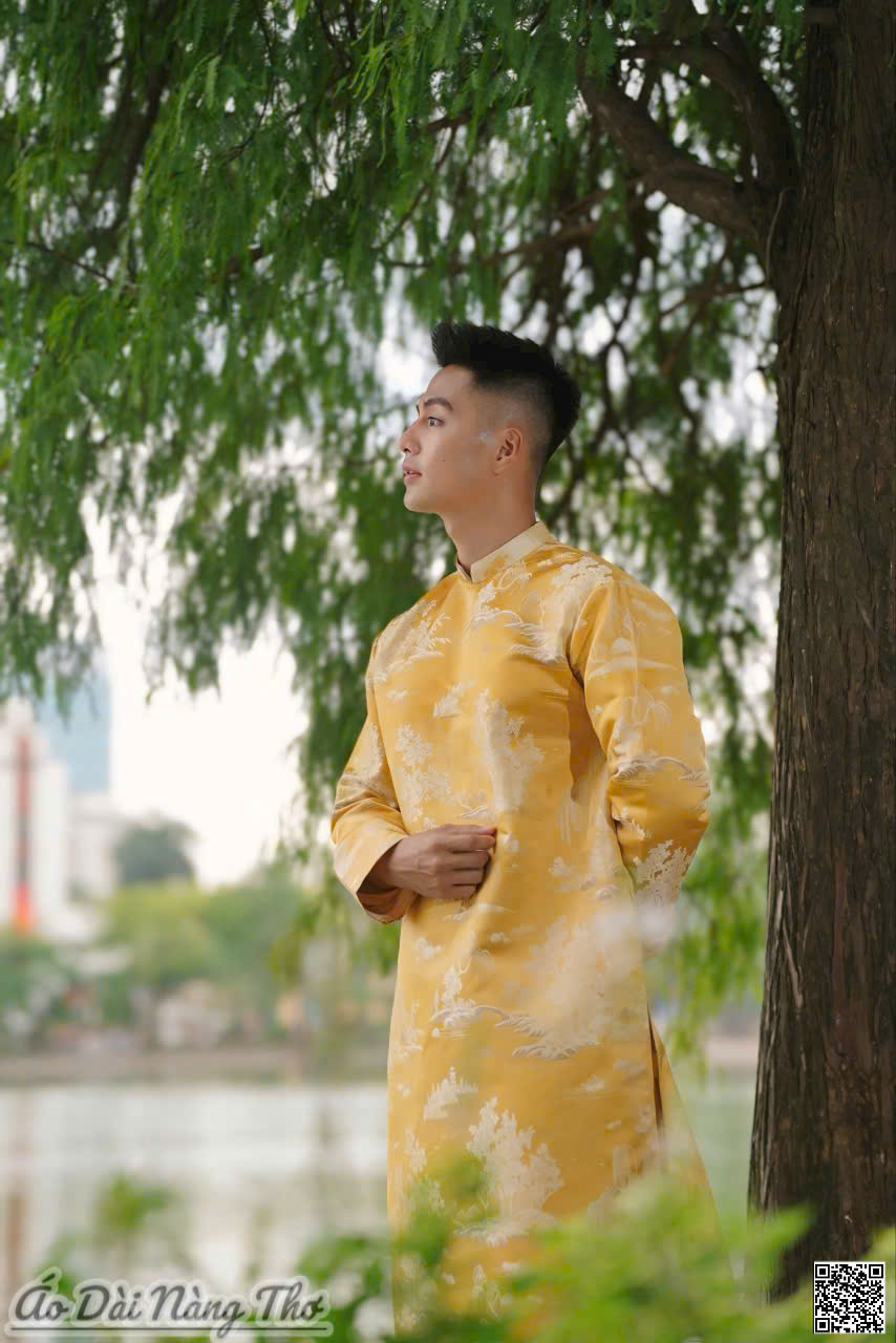 Áo Dài Nam Gấm Vàng Nhũ Họa Tiết Sang Trọng