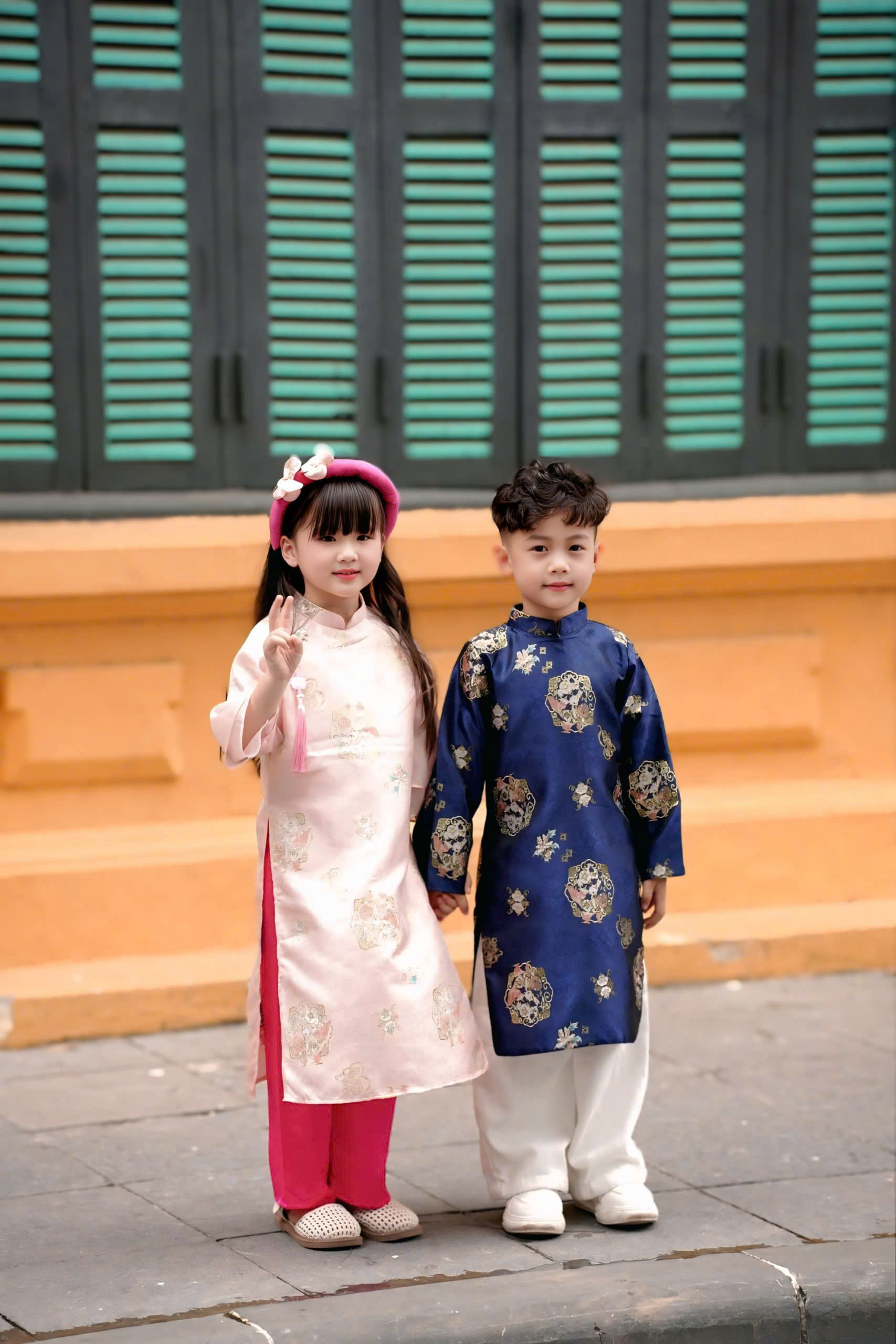 Áo Dài Bé Trai/Bé Gái Gấm Họa Tiết Đáng Yêu